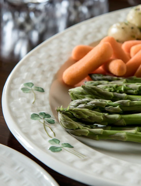 PLATES, TRAYS & DISHES BELLEEK CLASSIC SHAMROCK DINNER PLATE