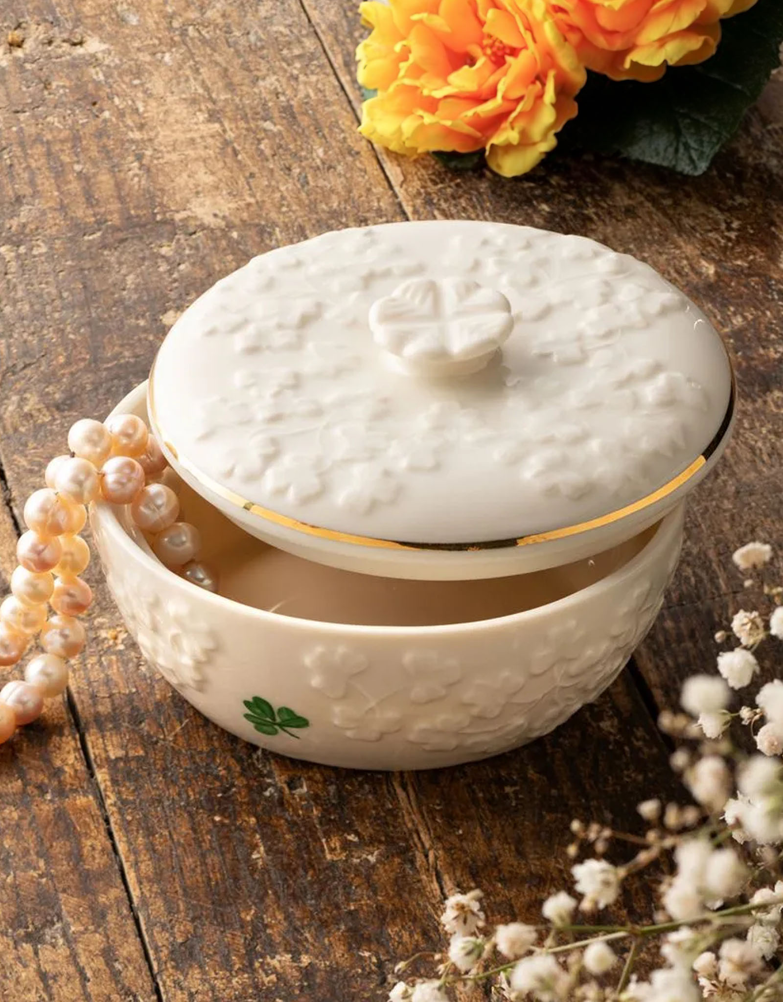 GIFTWARE BELLEEK FIELDS of SHAMROCKS TRINKET BOX