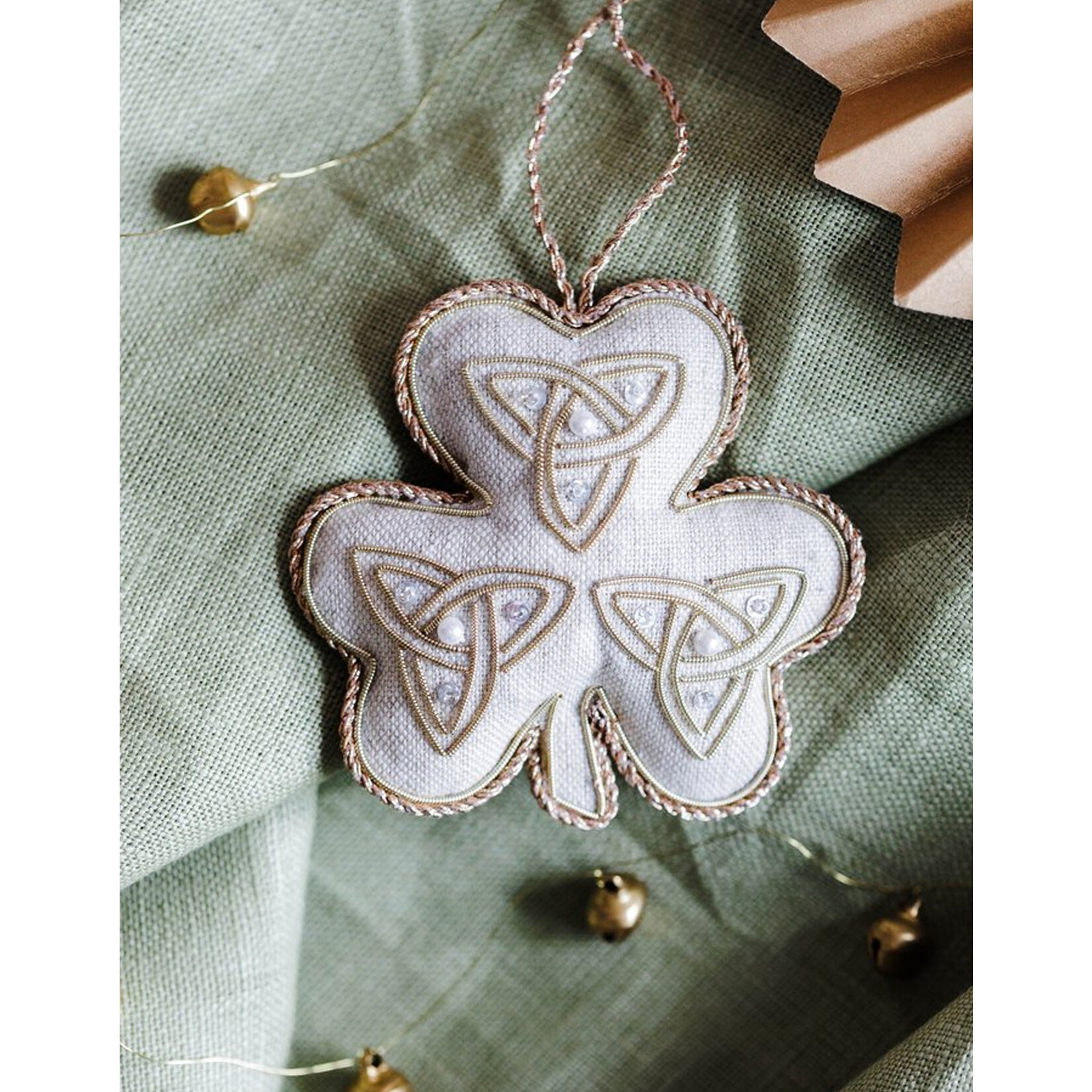 ORNAMENTS IRISH LINEN ORNAMENT - Shamrock