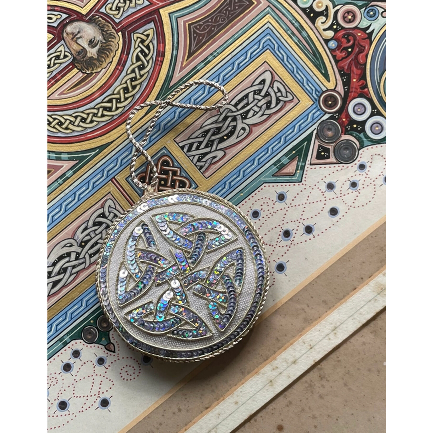 ORNAMENTS IRISH LINEN ORNAMENT - 4 Trinity Knot