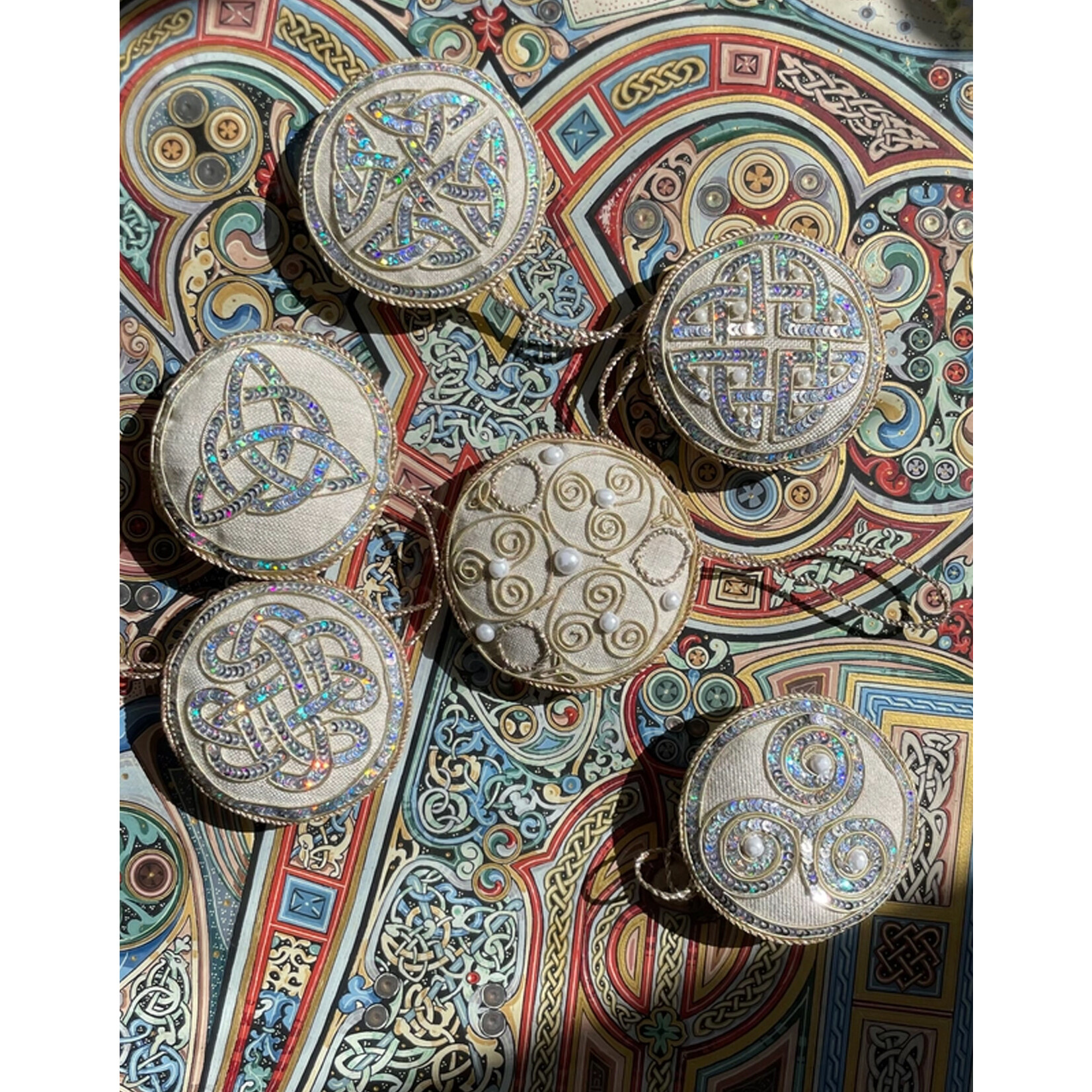 ORNAMENTS IRISH LINEN ORNAMENT - 4 Trinity Knot