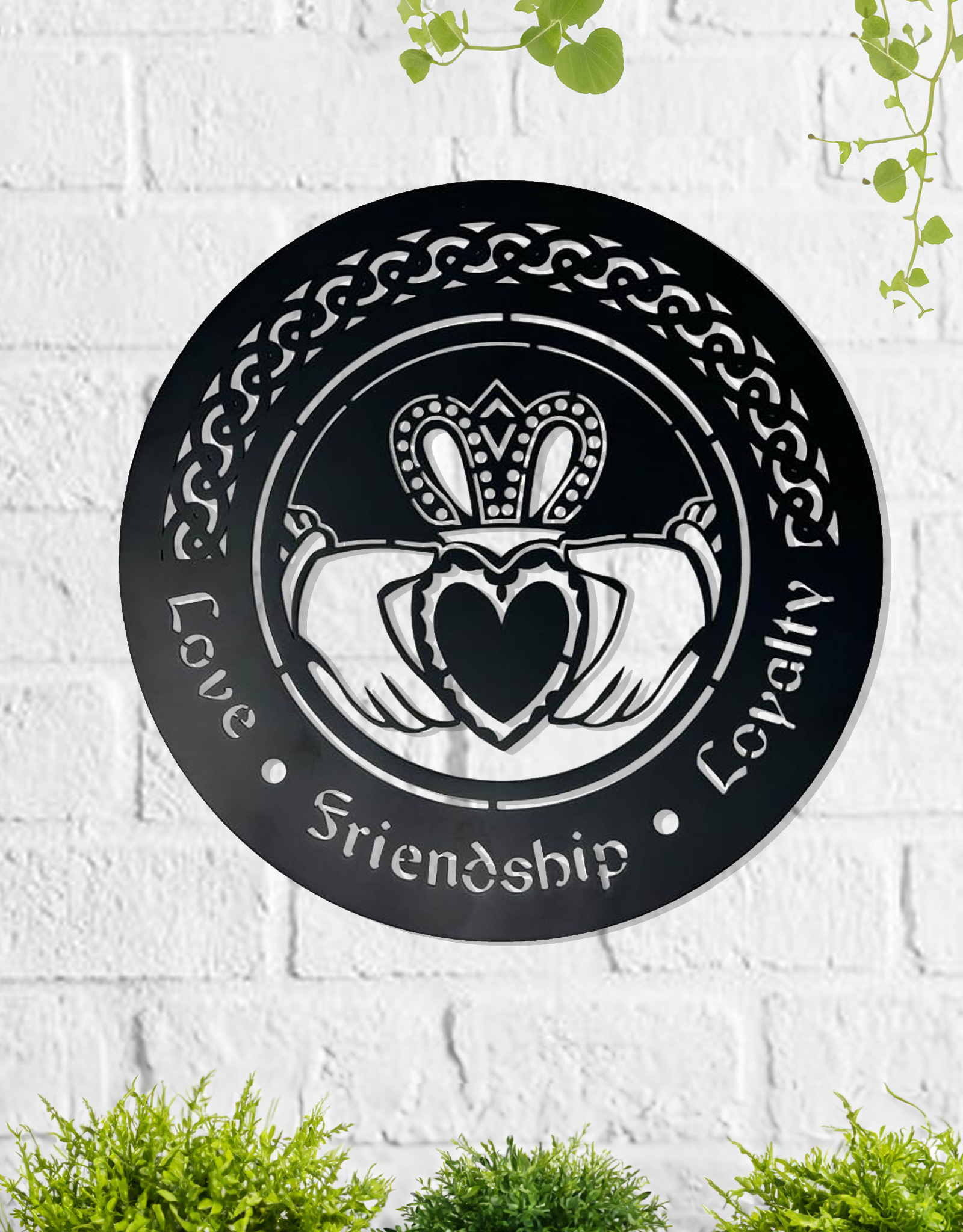 PLAQUES, SIGNS & POSTERS CELTIC WALL HANGING - Claddagh