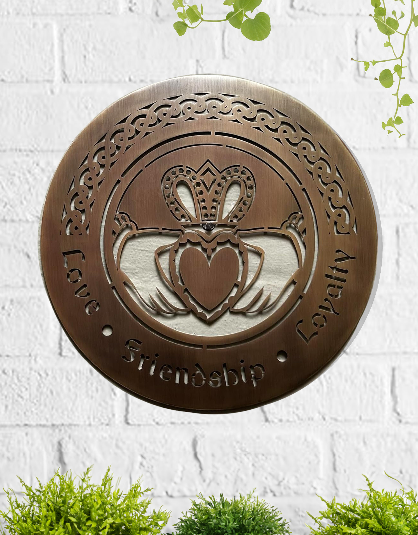PLAQUES, SIGNS & POSTERS CELTIC WALL HANGING - Claddagh