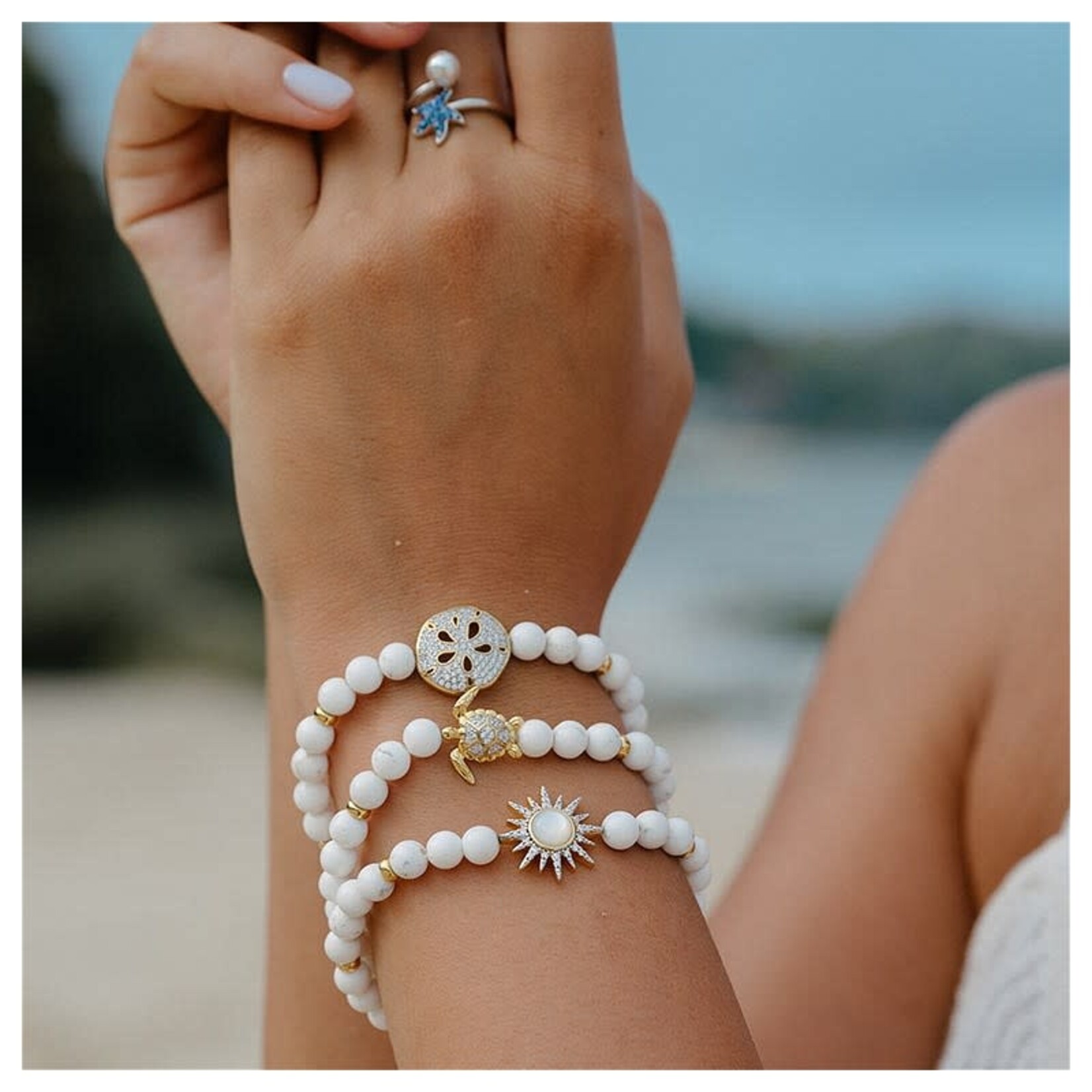 BRACELETS & BANGLES OCEAN 14K GOLD VERMEIL SAND DOLLAR WHT AGATE STRETCHY BRACELET