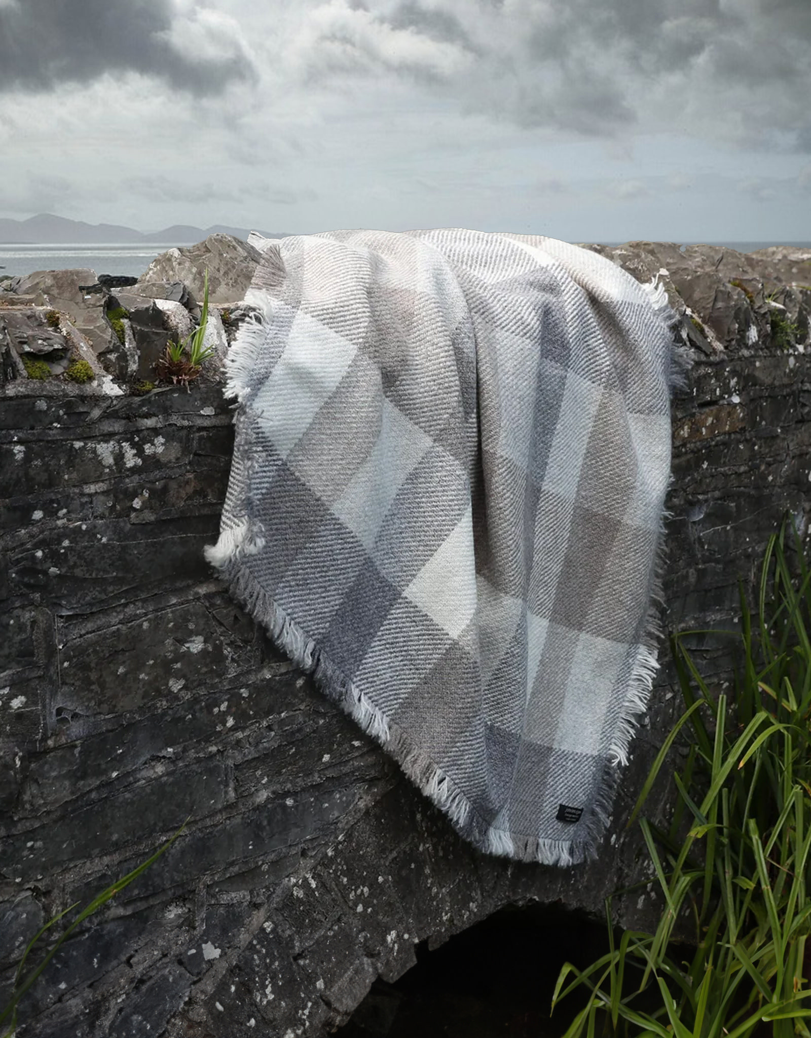 TAPESTRIES, THROWS, ETC. BRANIGAN WEAVERS THROW BLANKET - Kildare Multi Beige