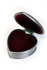 DECOR MULLINGAR PEWTER SMALL HEART SHAPED BOX