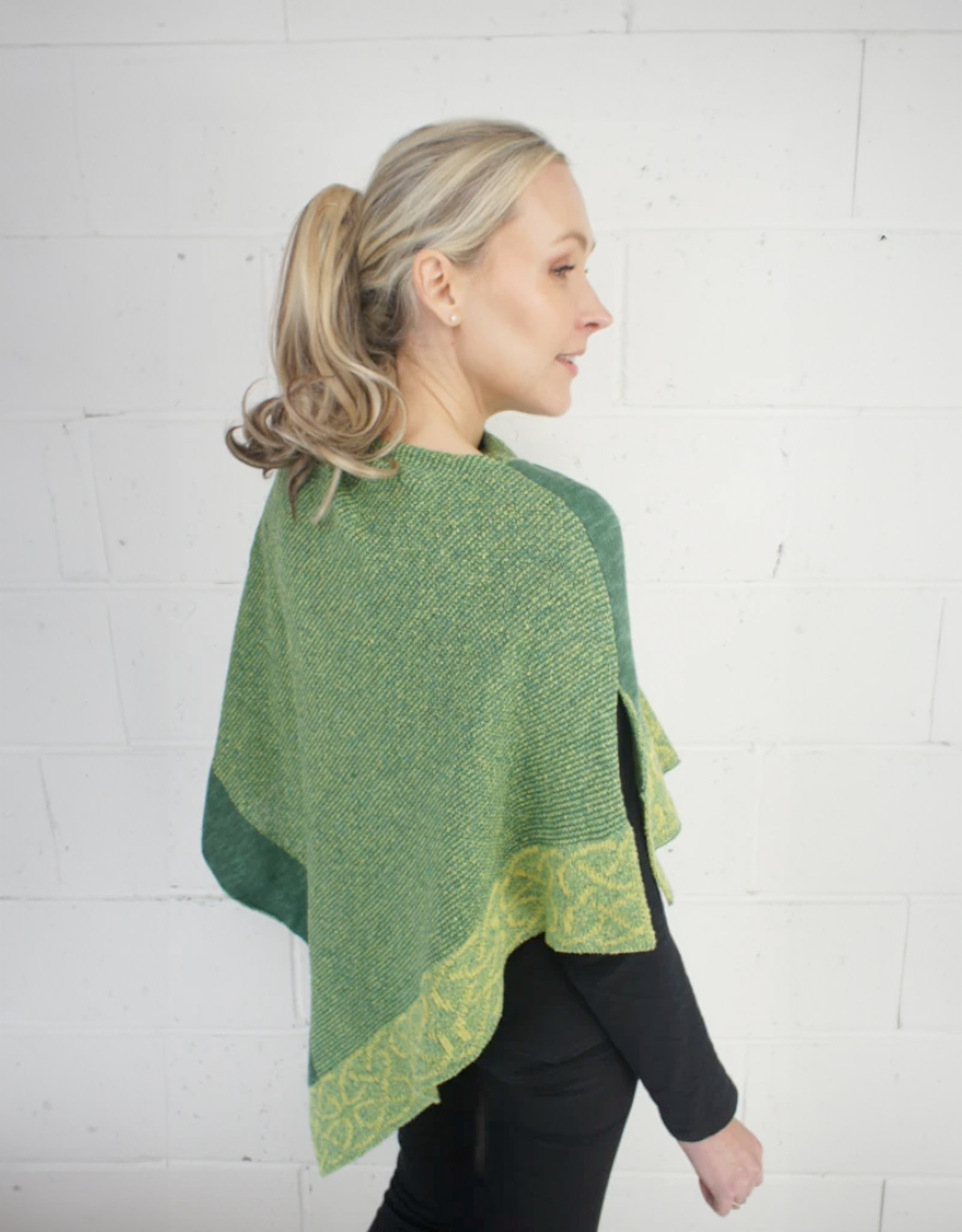 CAPES & RUANAS BILL BABER WALLACE SHAWL - Fern