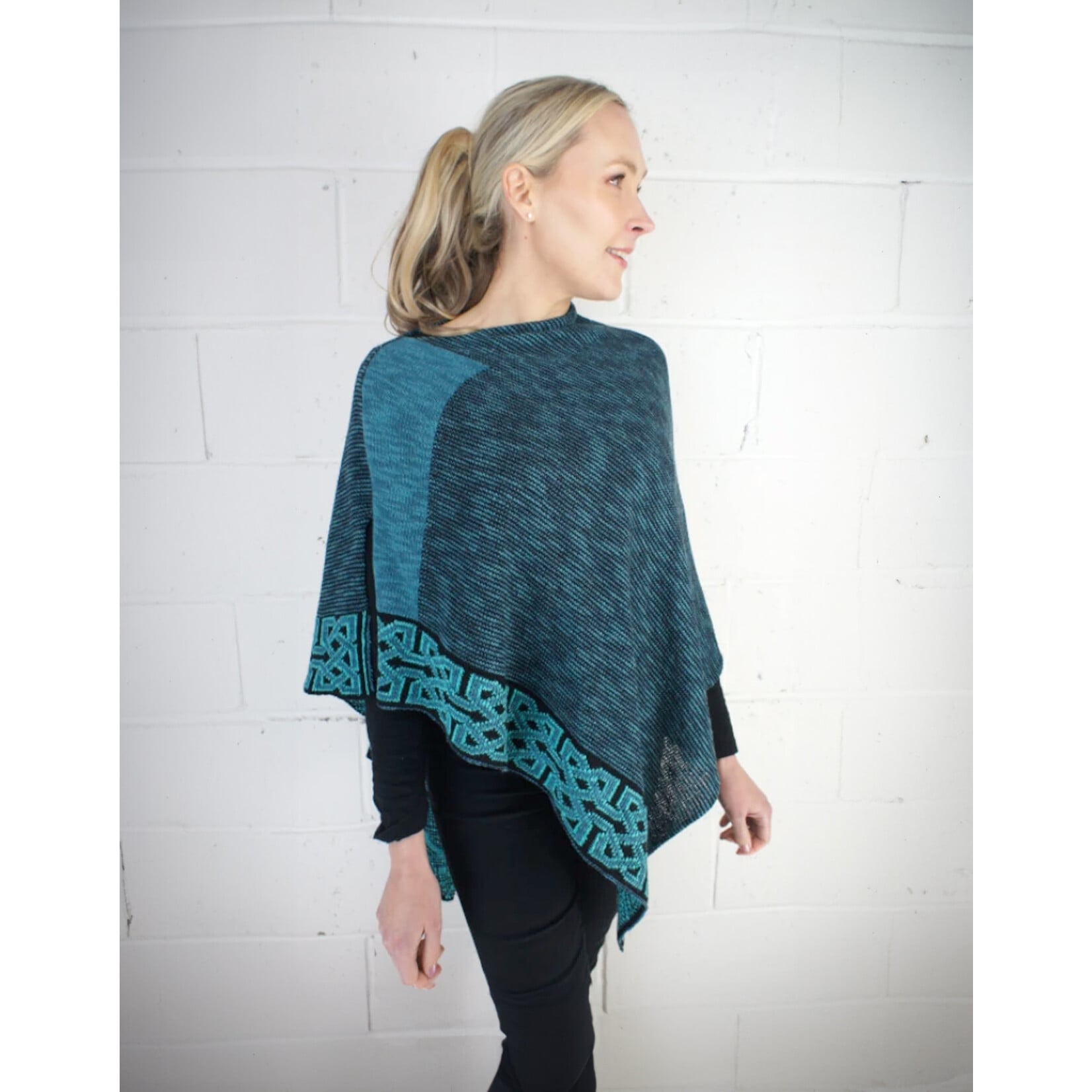 CAPES & RUANAS BILL BABER BALLATER SHAWL - Jewel