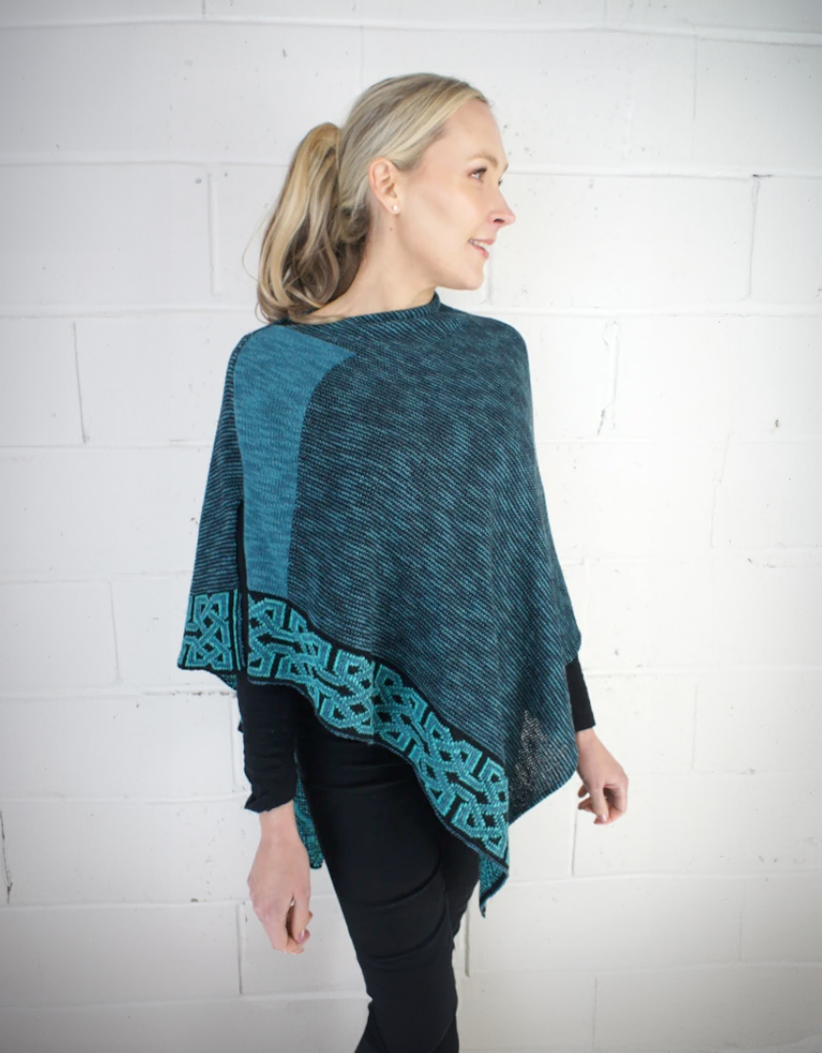 CAPES & RUANAS BILL BABER BALLATER SHAWL - Jewel
