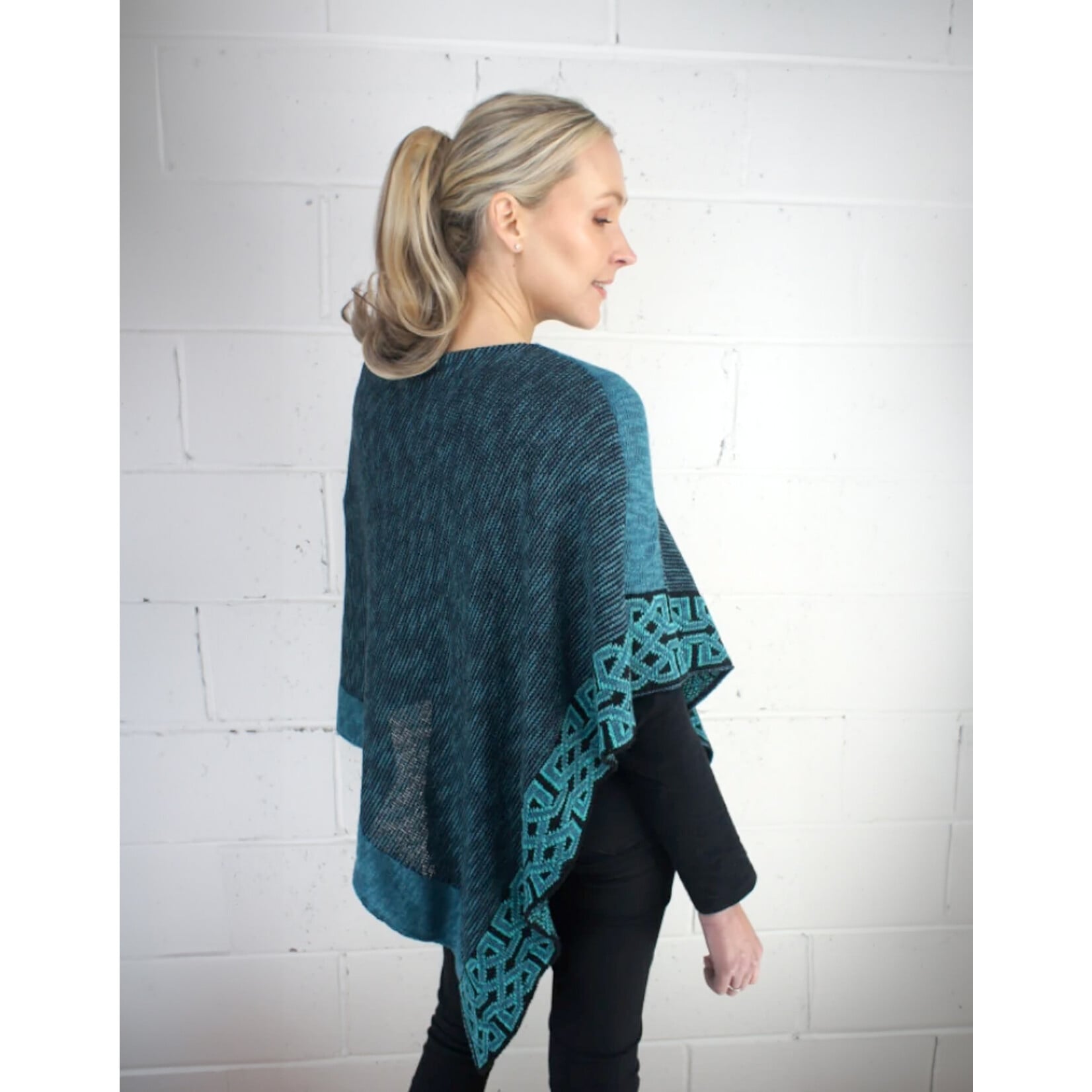 CAPES & RUANAS BILL BABER BALLATER SHAWL - Jewel