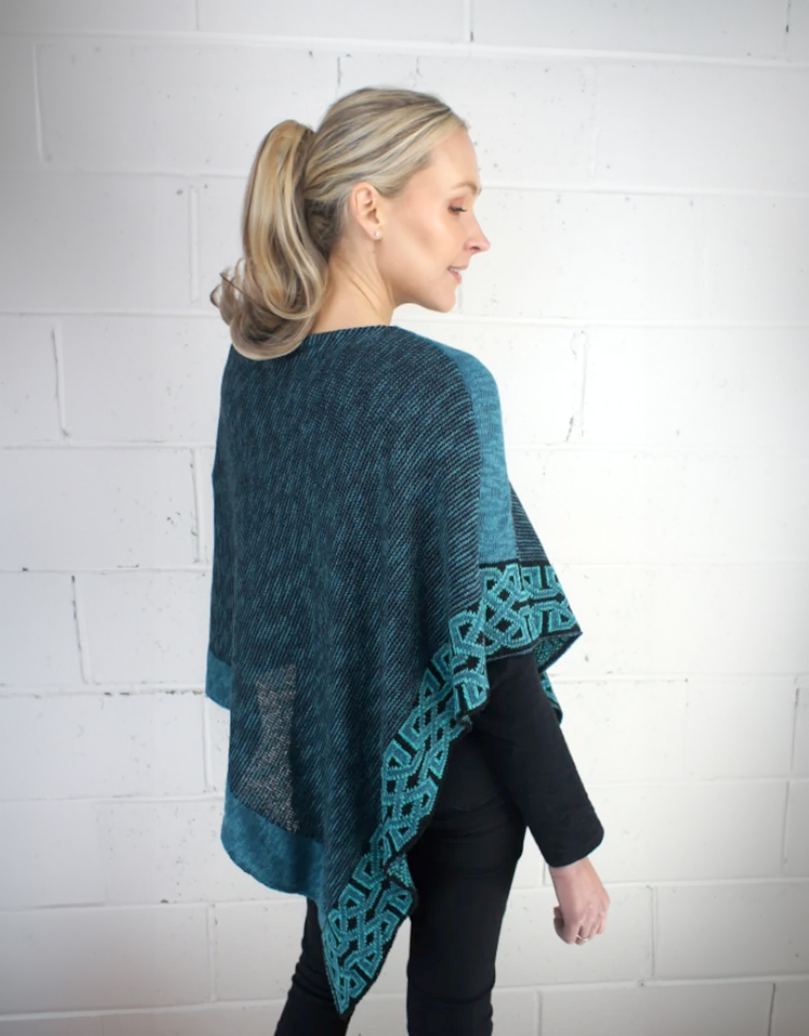 CAPES & RUANAS BILL BABER BALLATER SHAWL - Jewel