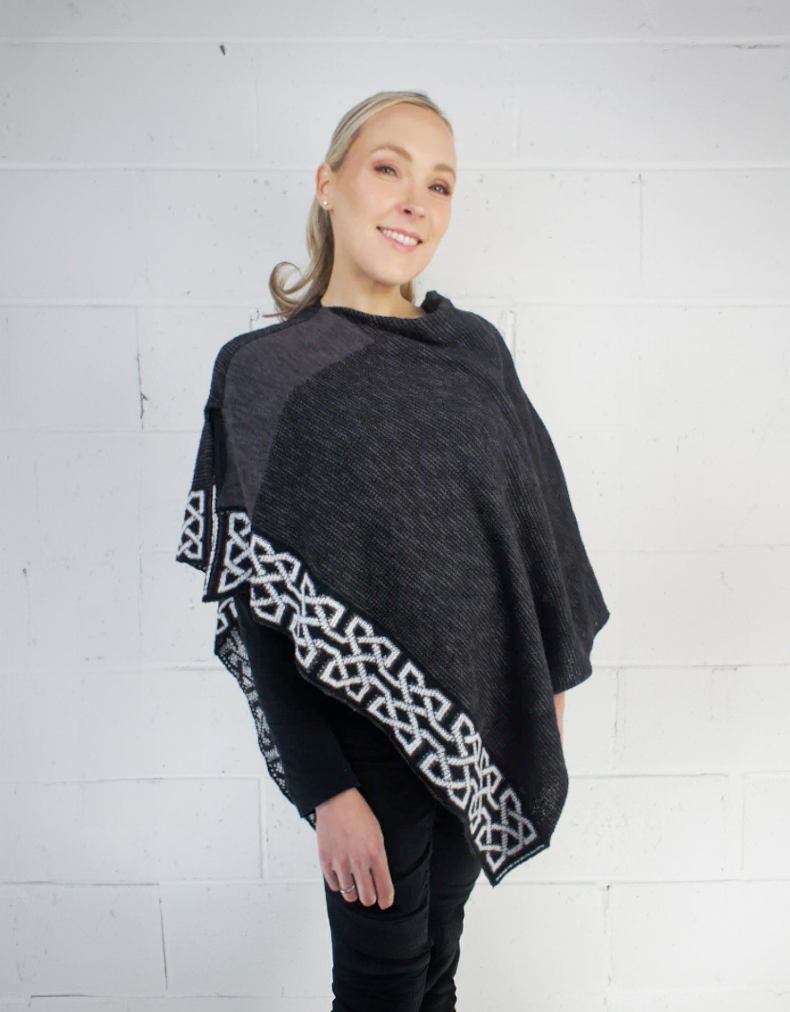 CAPES & RUANAS BILL BABER WALLACE SHAWL - Charcoal