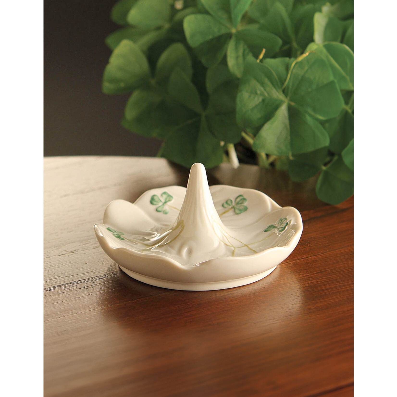 GIFTWARE BELLEEK CLASSIC SHAMROCK RING HOLDER