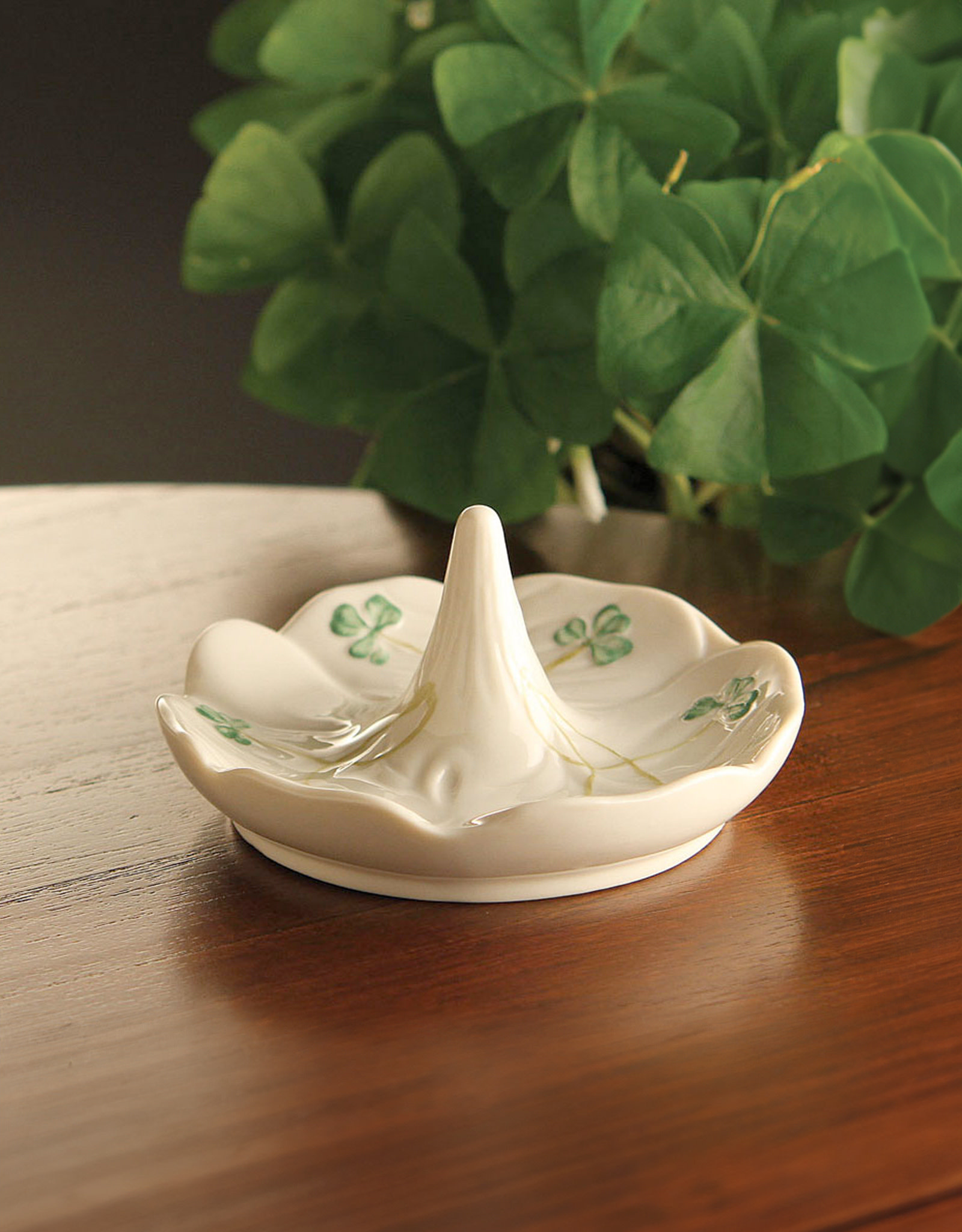 GIFTWARE BELLEEK CLASSIC SHAMROCK RING HOLDER