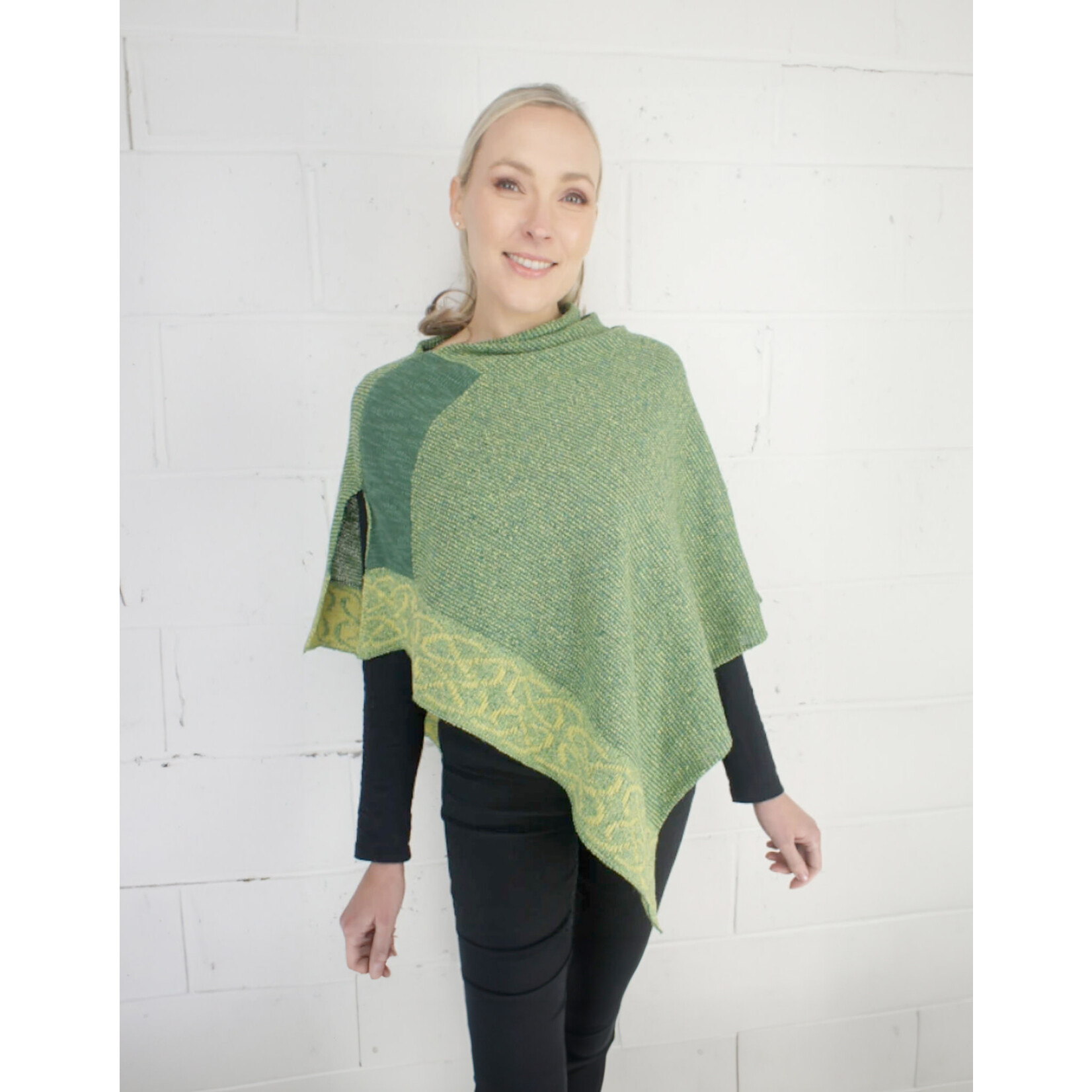 CAPES & RUANAS BILL BABER WALLACE SHAWL - Fern