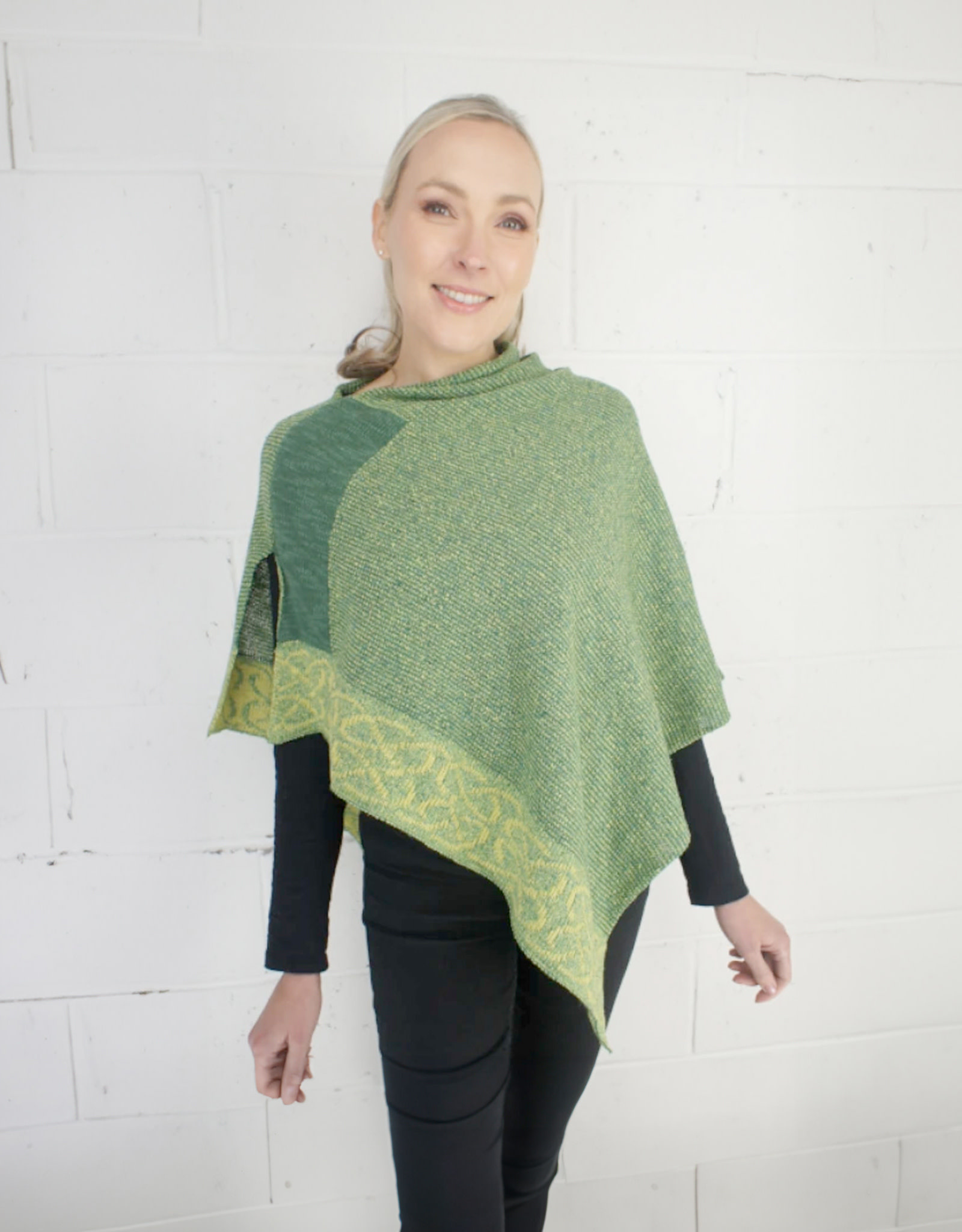 CAPES & RUANAS BILL BABER WALLACE SHAWL - Fern