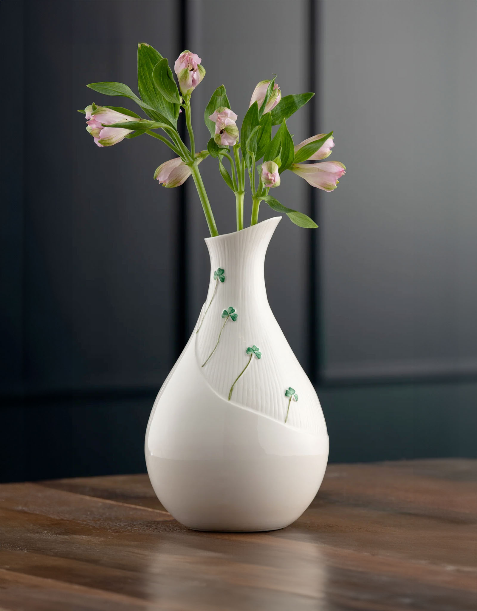 VASES & BOWLS BELLEEK SHAMROCK MEADOW VASE