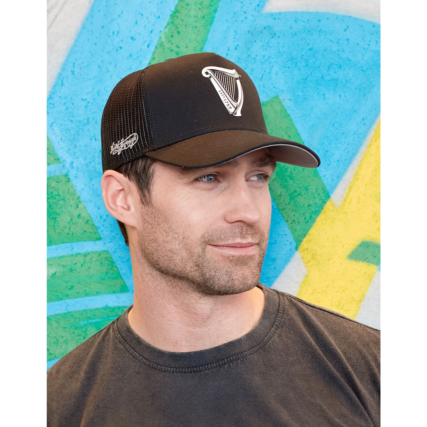 CAPS & HATS GUINNESS PREMIUM B&W TRUCKER CAP