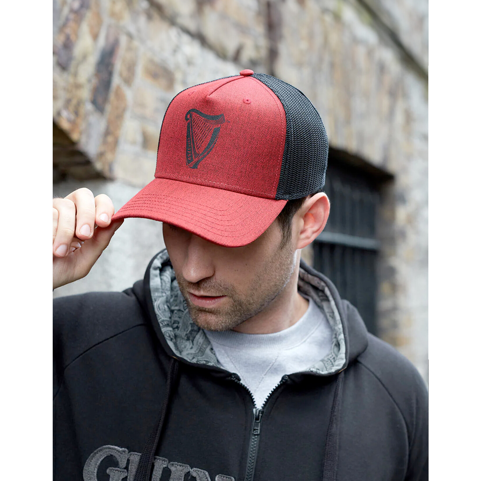 CAPS & HATS GUINNESS PREMIUM BLK & RED TRUCKER CAP