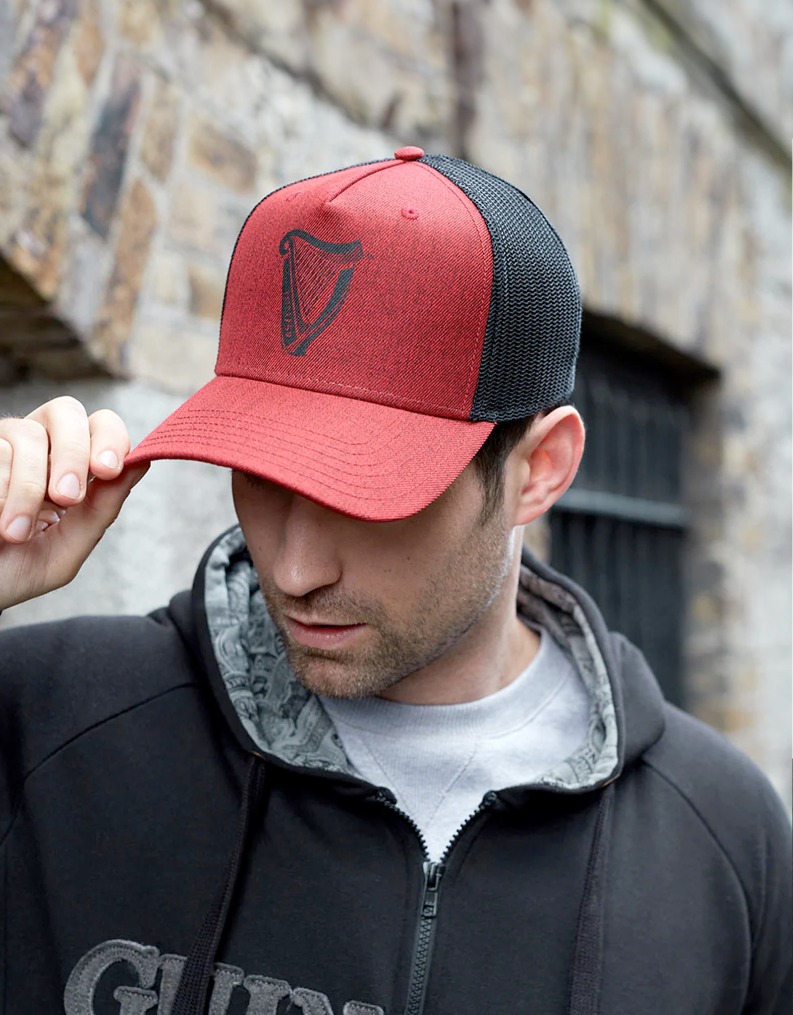 CAPS & HATS GUINNESS PREMIUM BLK & RED TRUCKER CAP