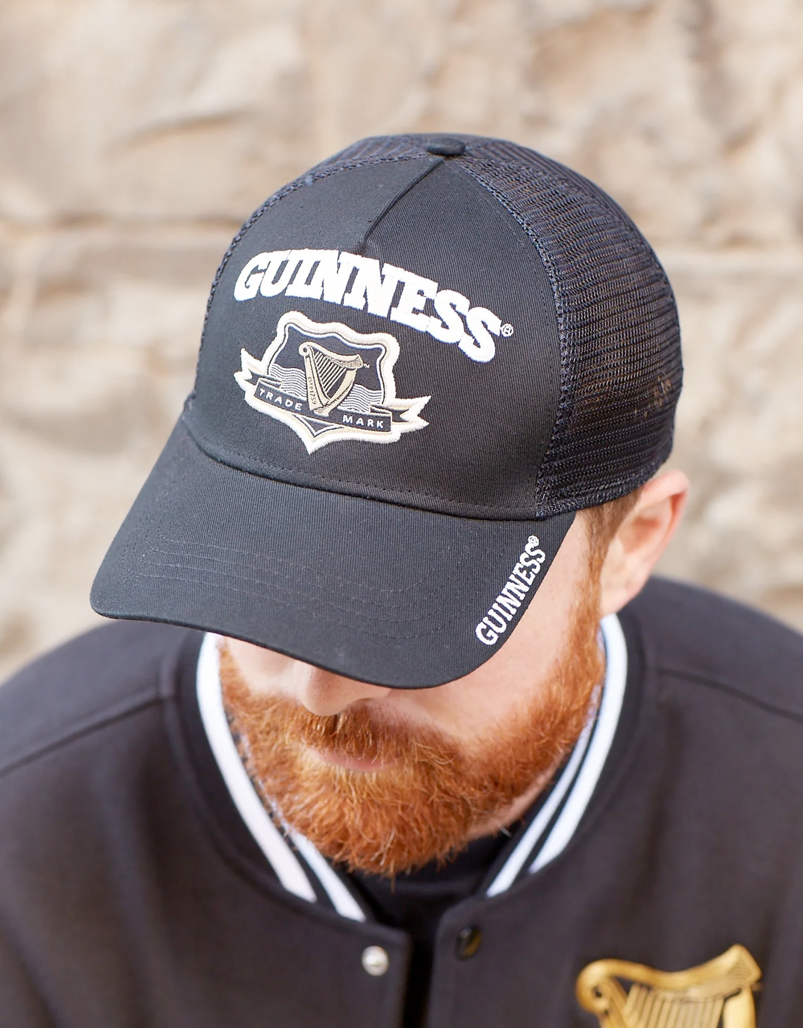 CAPS & HATS GUINNESS BLACK TRUCKER MESH CAP