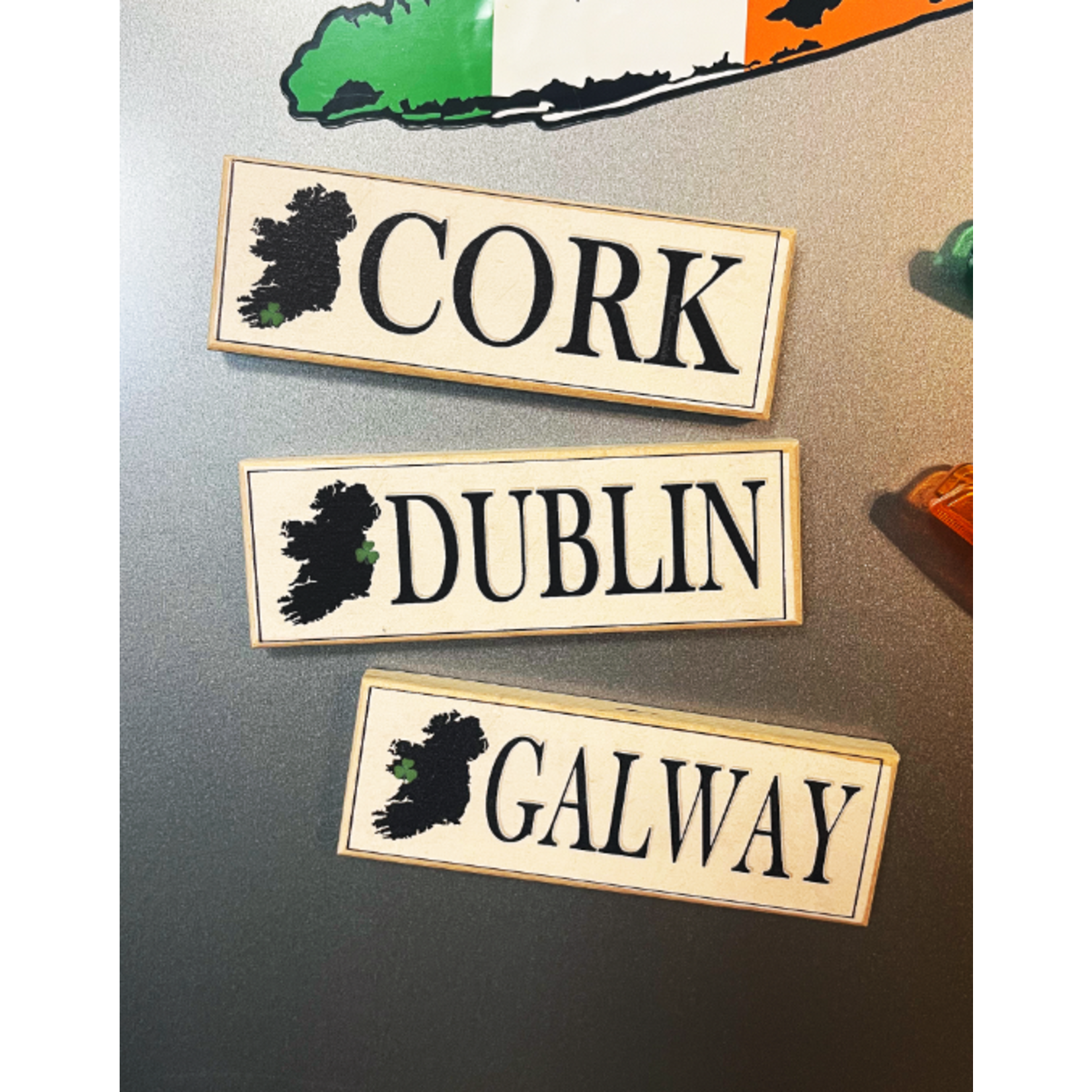 DECOR IRELAND COUNTY SHAMROCK WOODEN MAGNET