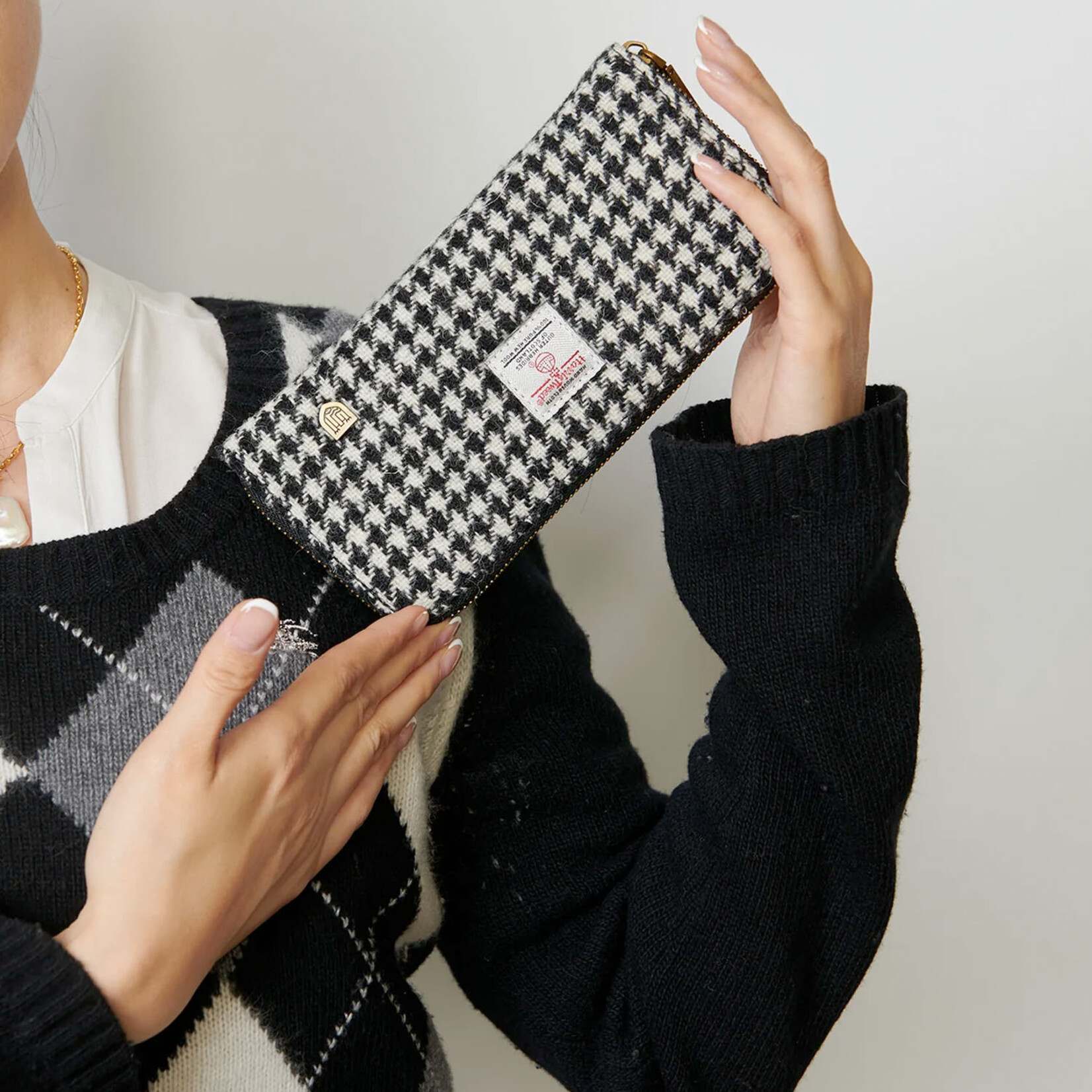 ACCESSORIES ISLANDER ZIP PURSE WALLET w HARRIS TWEED Black & White Dogtooth