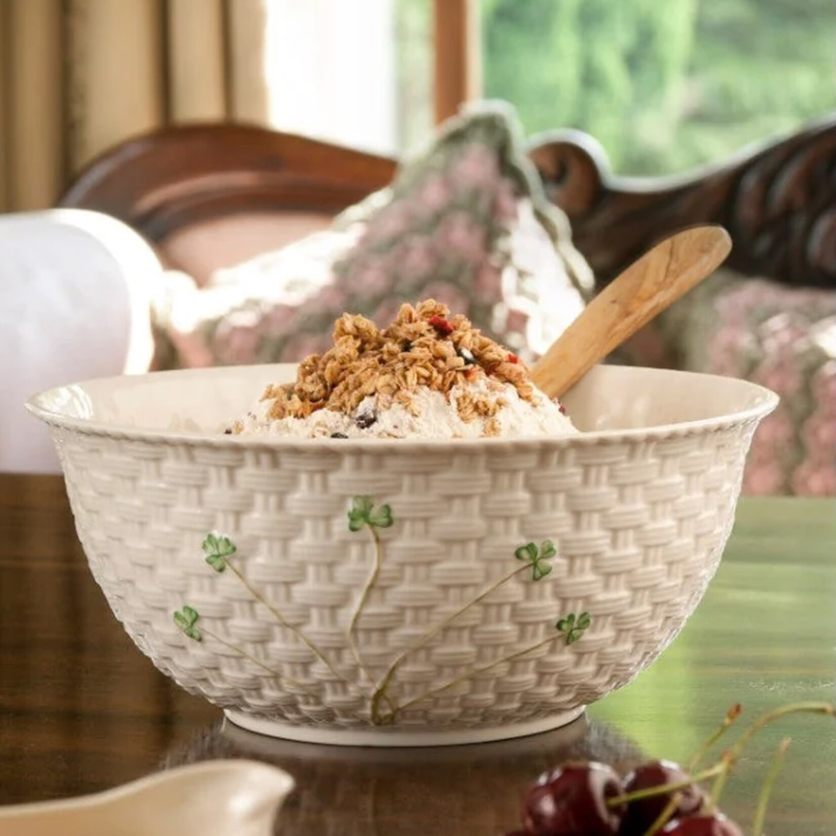 KITCHEN & ACCESSORIES BELLEEK CLASSIC SHAMROCK MIXING BOWL - 9.5in
