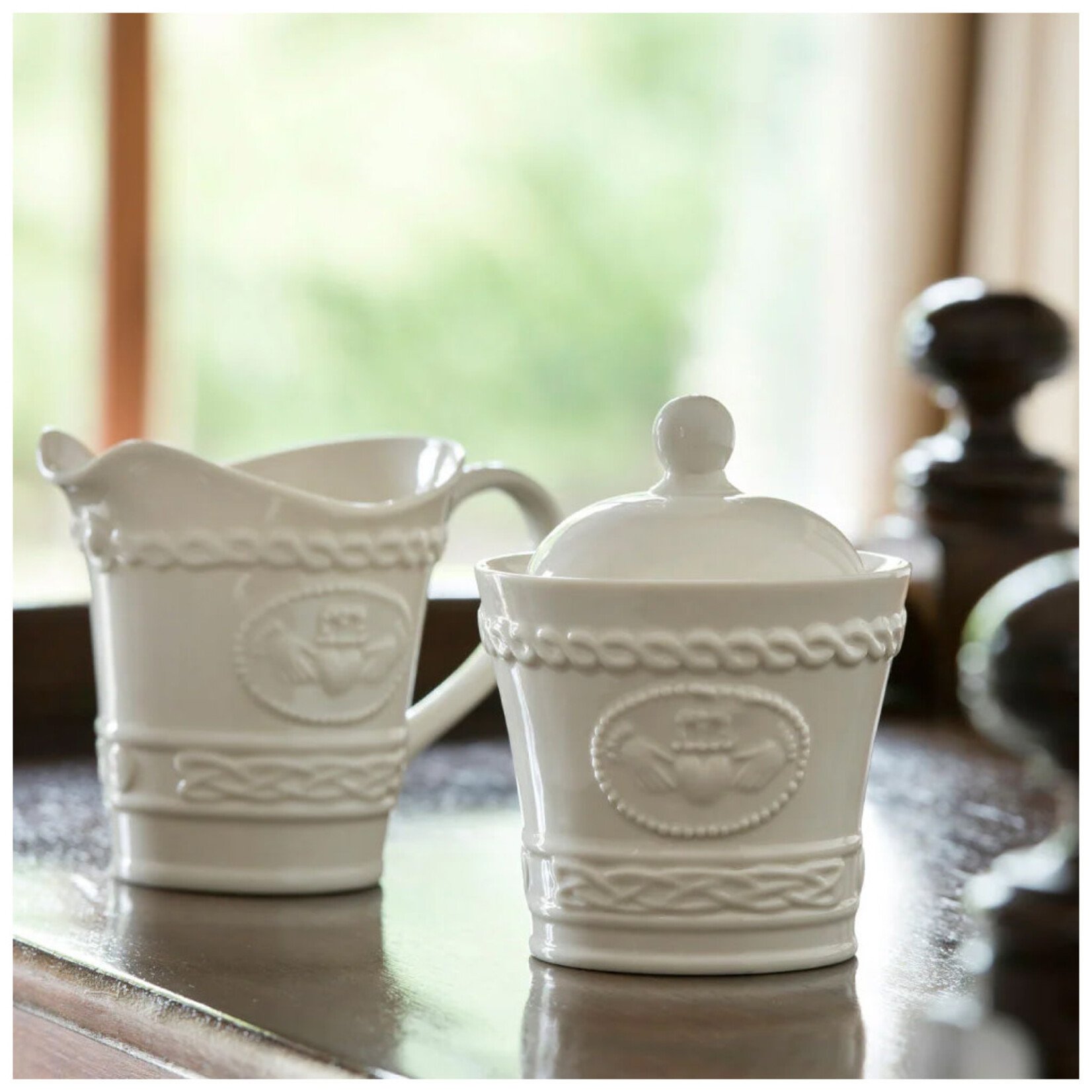 TEAPOTS, MUGS & ACCESSORIES BELLEEK CLADDAGH LIDDED SUGAR BOWL