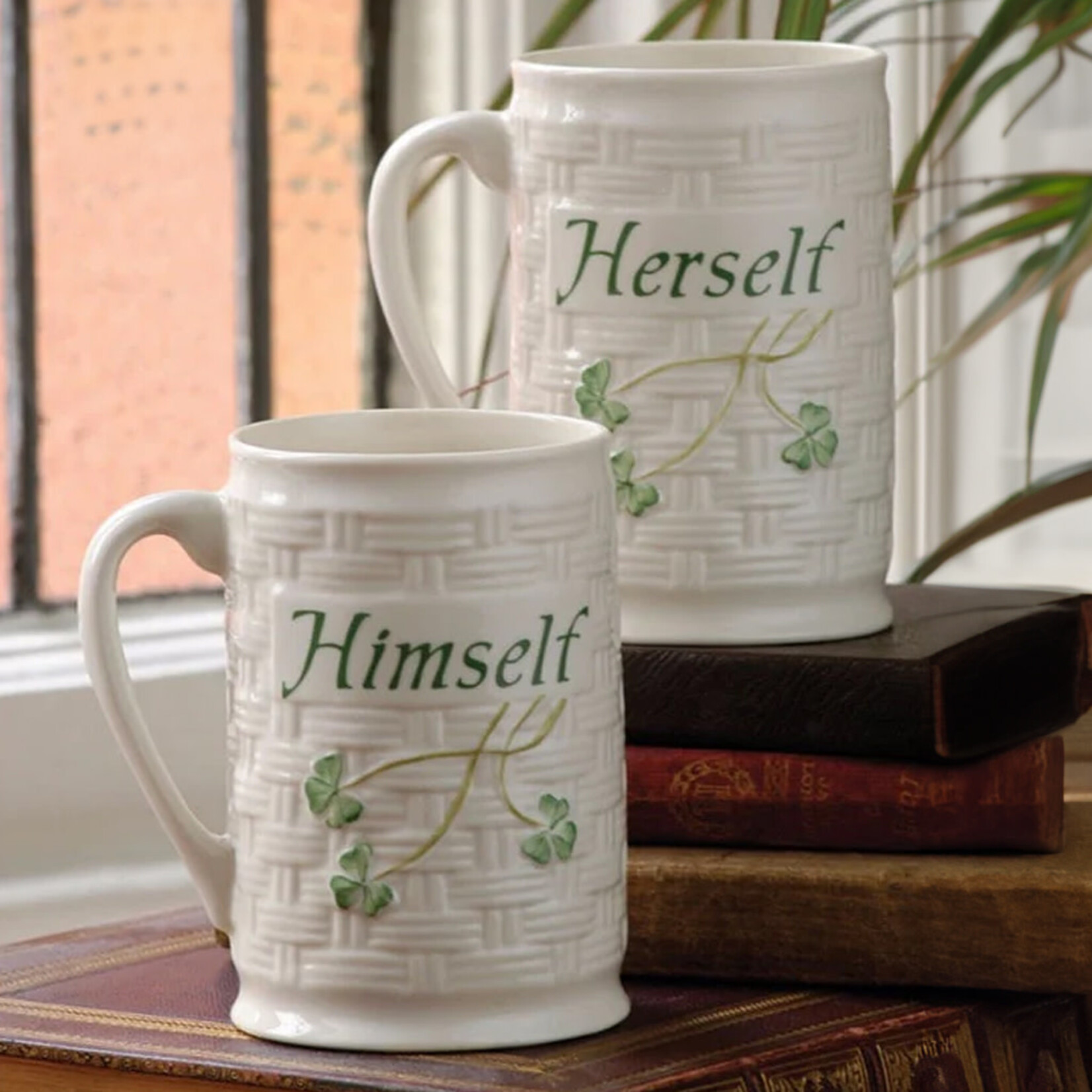 TEAPOTS, MUGS & ACCESSORIES BELLEEK CLASSIC HERSELF & HIMSELF MUG SET