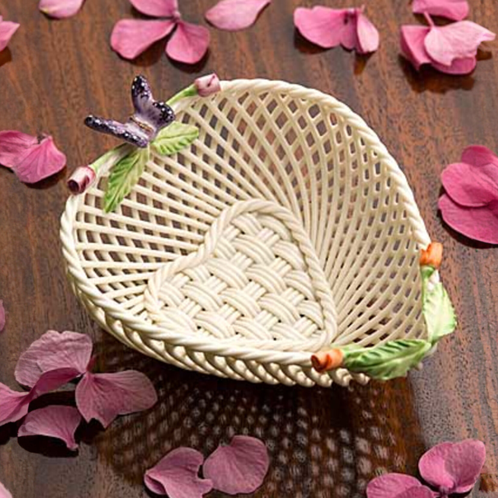 DECOR BELLEEK BASKET - Rose Bud Heart