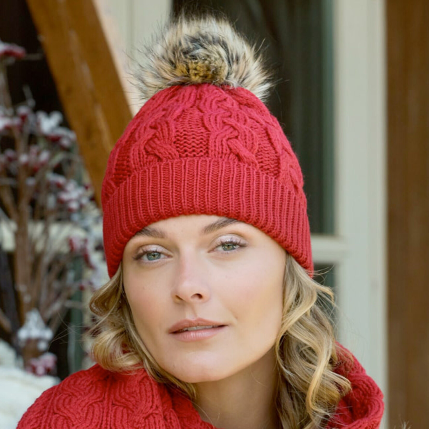 ACCESSORIES CHUNKY CABLE UNISEX POM POM HAT