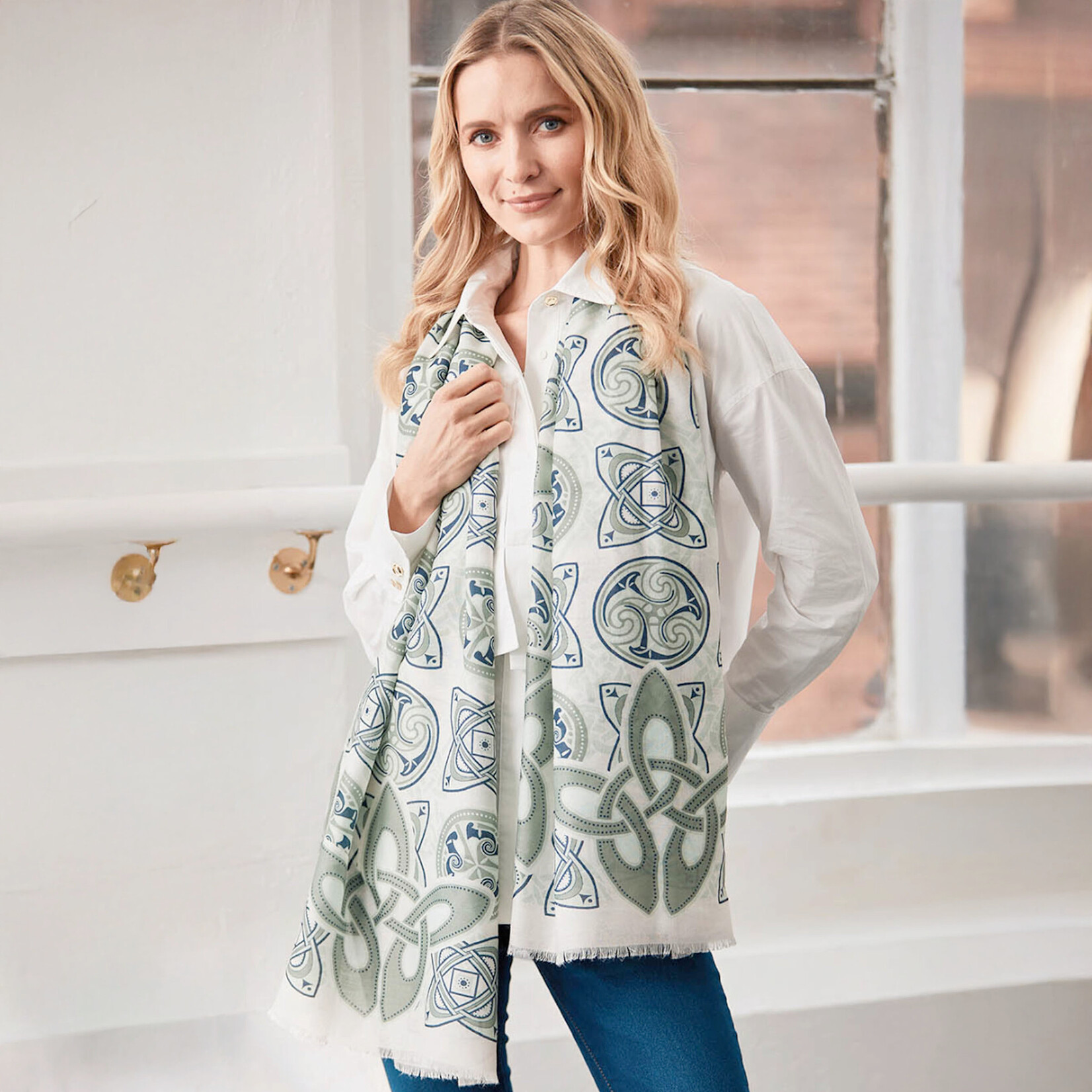 ACCESSORIES PATRICK FRANCIS CELTIC KNOT FASHION SCARF - Cream/Green