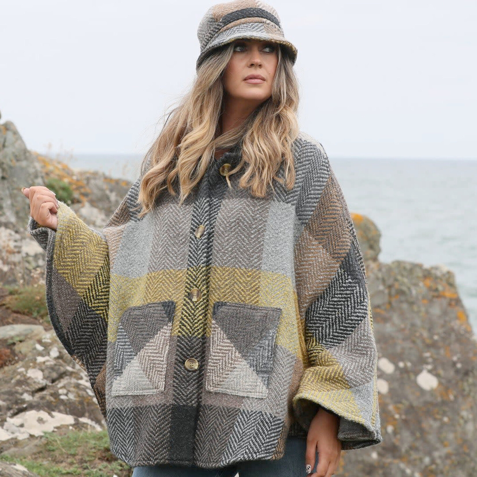 CAPES & RUANAS BRANIGAN WEAVERS HOLLY CAPE - Donegal Mustard Grey