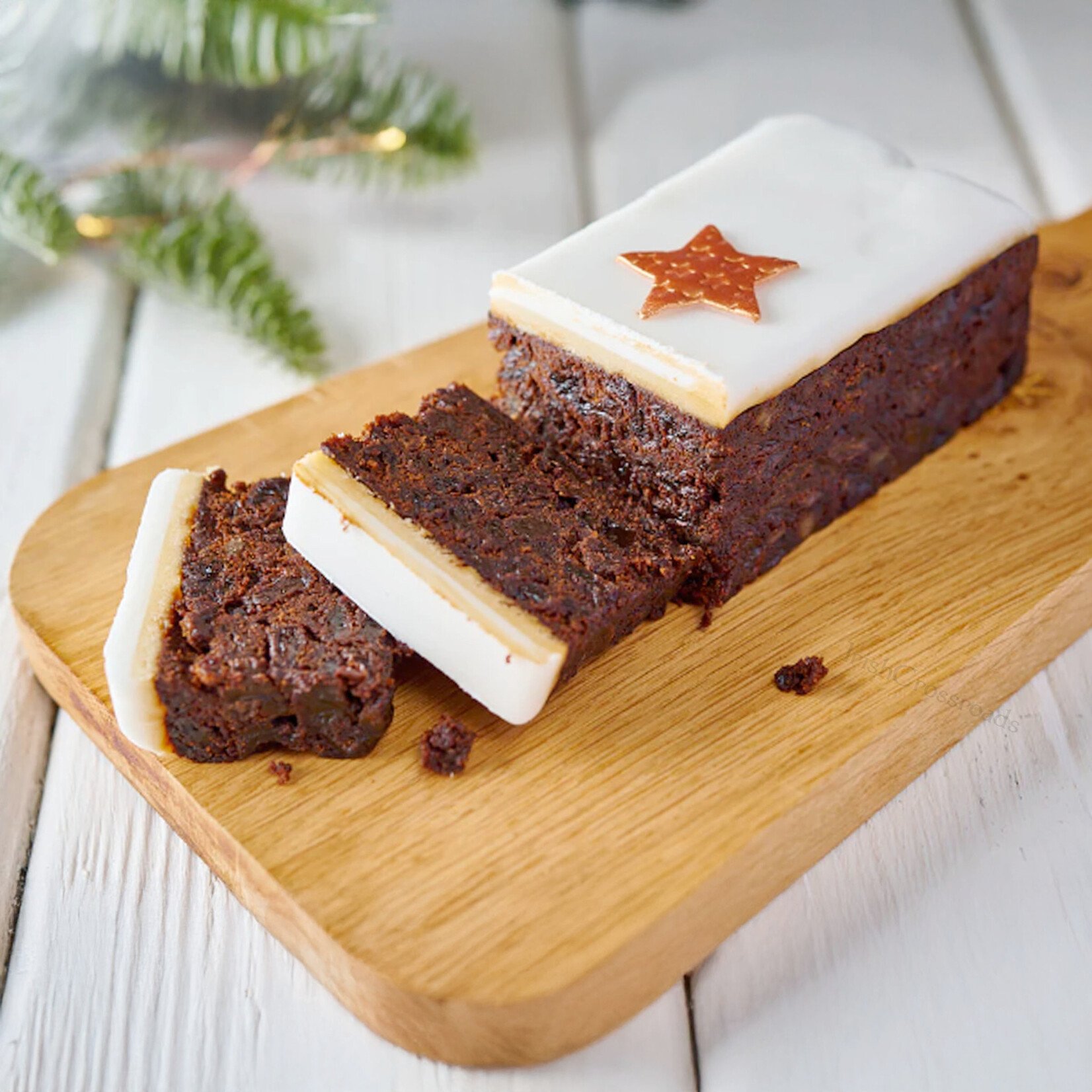 HOLIDAY TREATS OCC ICED CHRISTMAS FRUIT CAKE (320g)