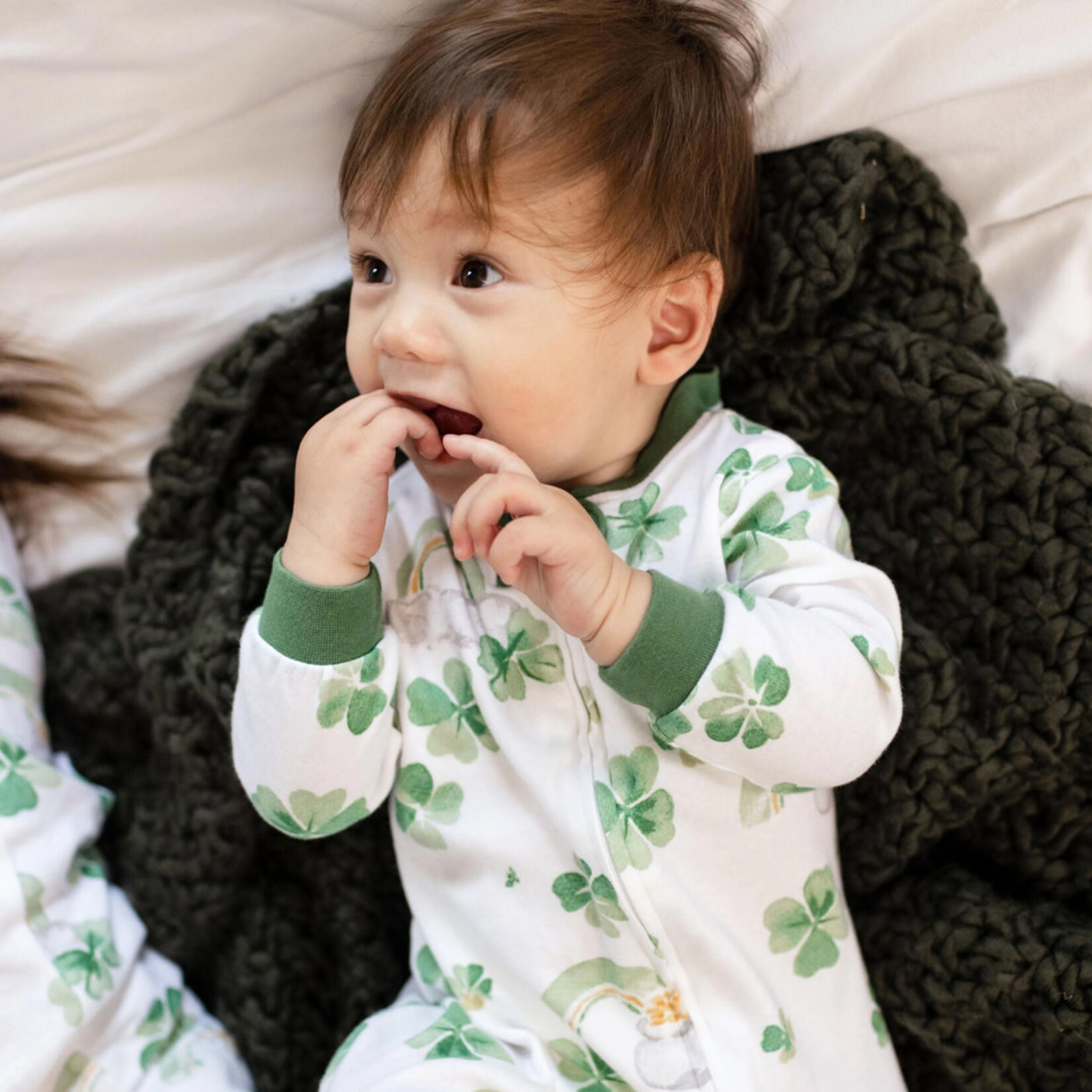 BABY CLOTHES BURT'S BEES BABY FOOTIE - Happy Go Lucky Clovers