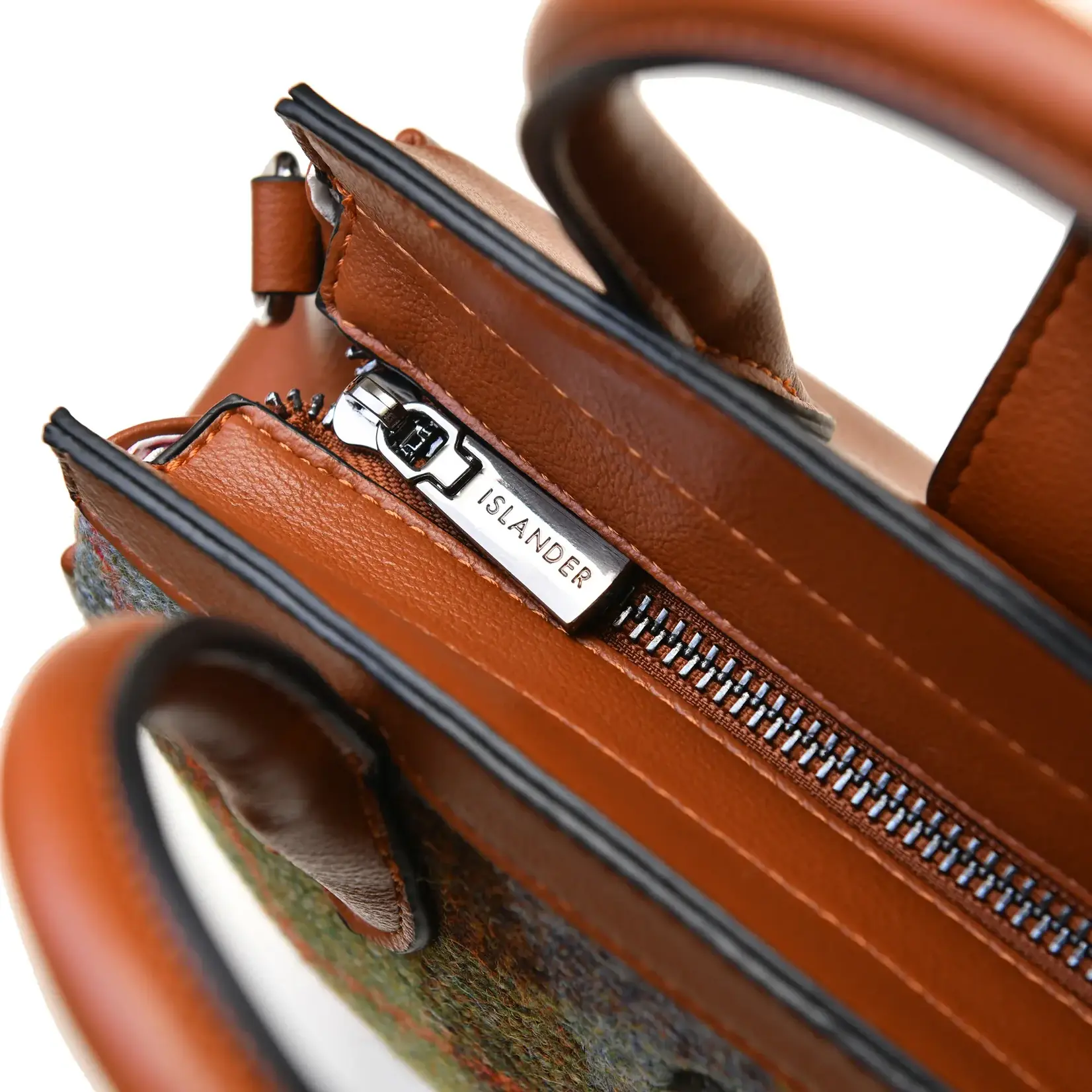 ACCESSORIES ISLANDER MINI TIREE w HARRIS TWEED Chestnut & Blue Tartan