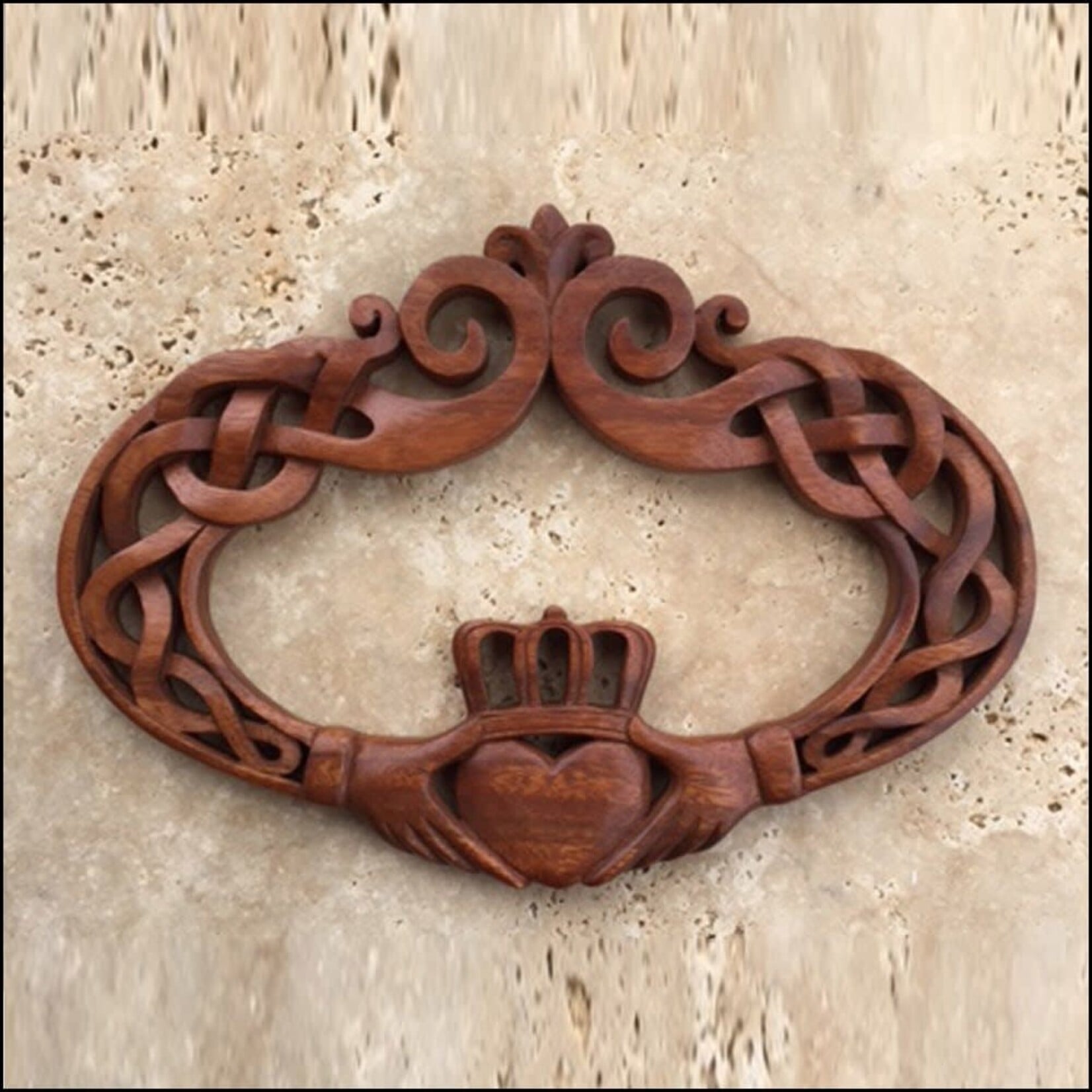 DECOR CELTIC WOOD CARVING -  Oval Celtic Claddagh