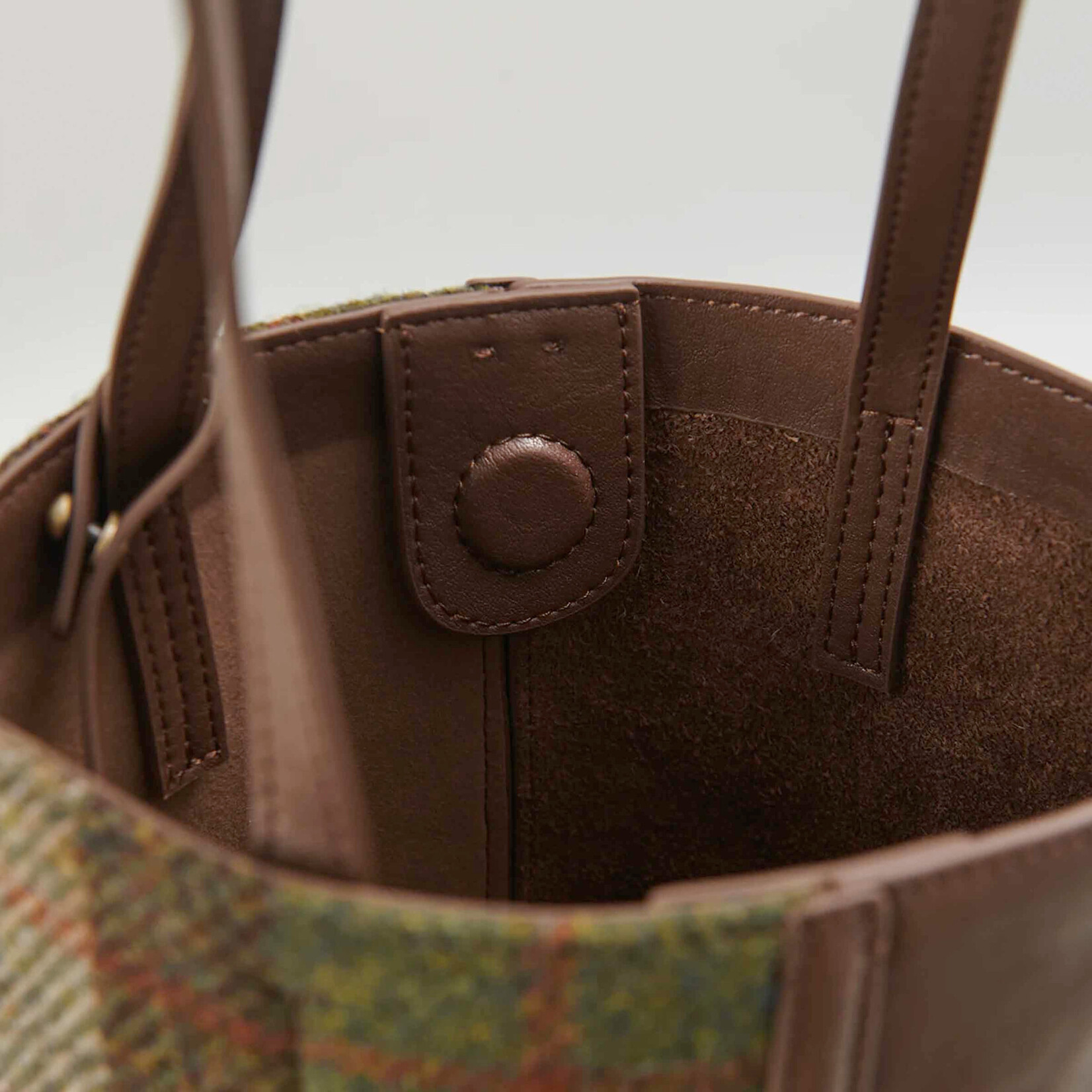 ACCESSORIES ISLANDER ORLAGH BUCKET TOTE w HARRIS TWEED Chestnut Tartan