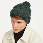 ACCESSORIES ARAN CABLE POM HAT - Connemara Green
