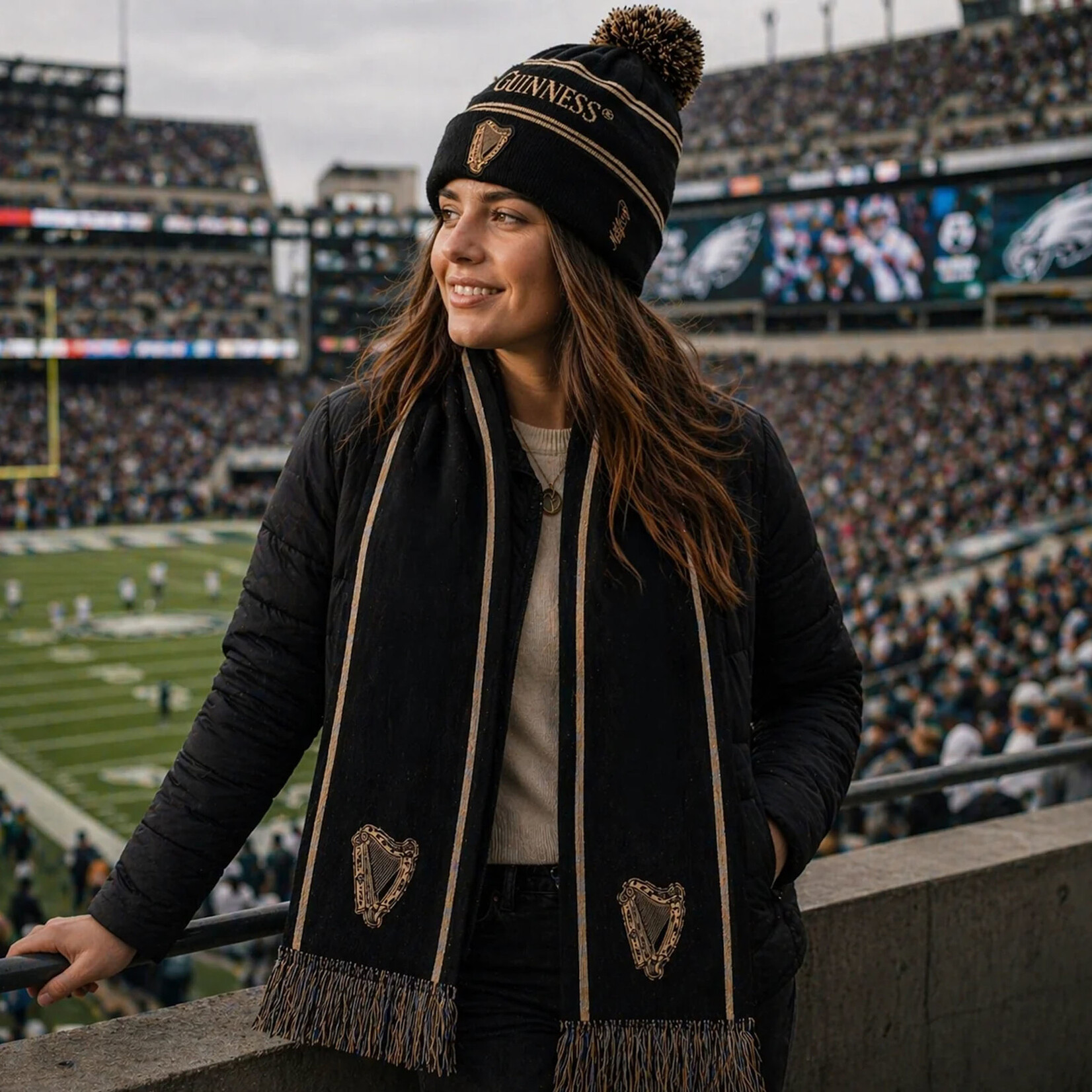 ACCESSORIES GUINNESS BLK & GLD VINTAGE HARP POM BEANIE