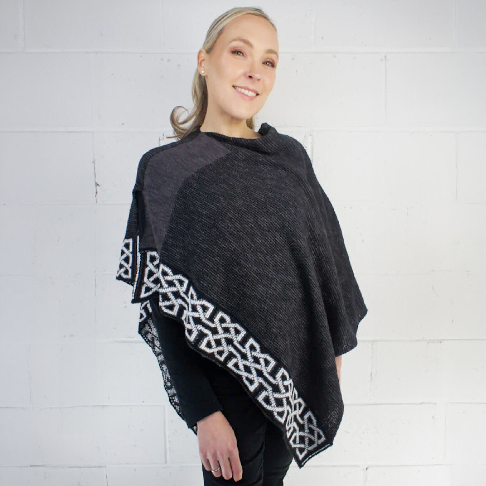 CAPES & RUANAS BILL BABER WALLACE SHAWL - Charcoal
