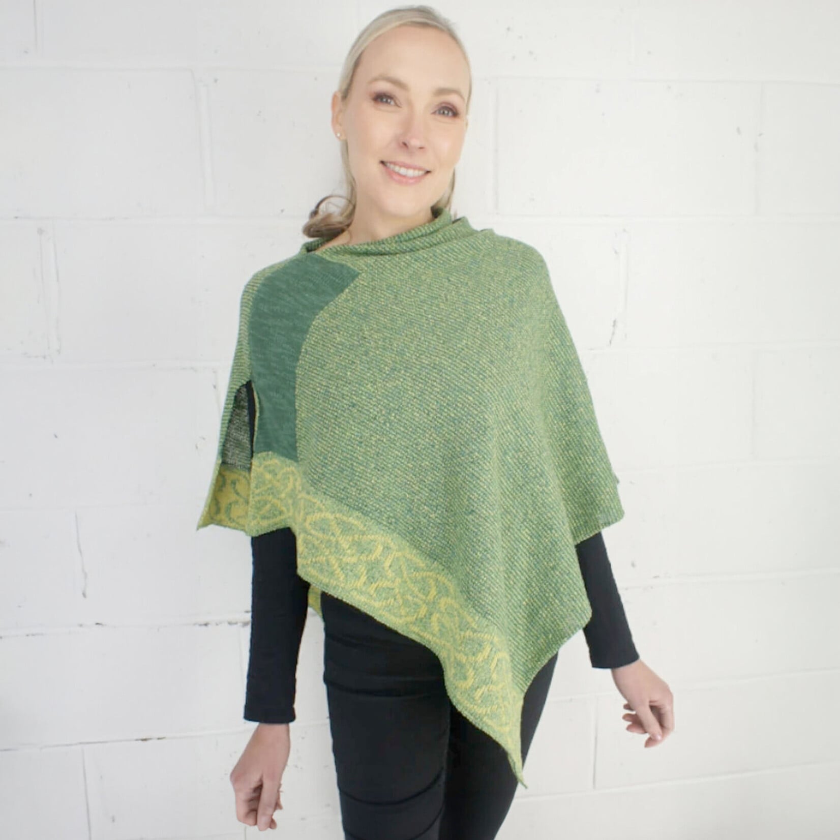 CAPES & RUANAS BILL BABER WALLACE SHAWL - Fern