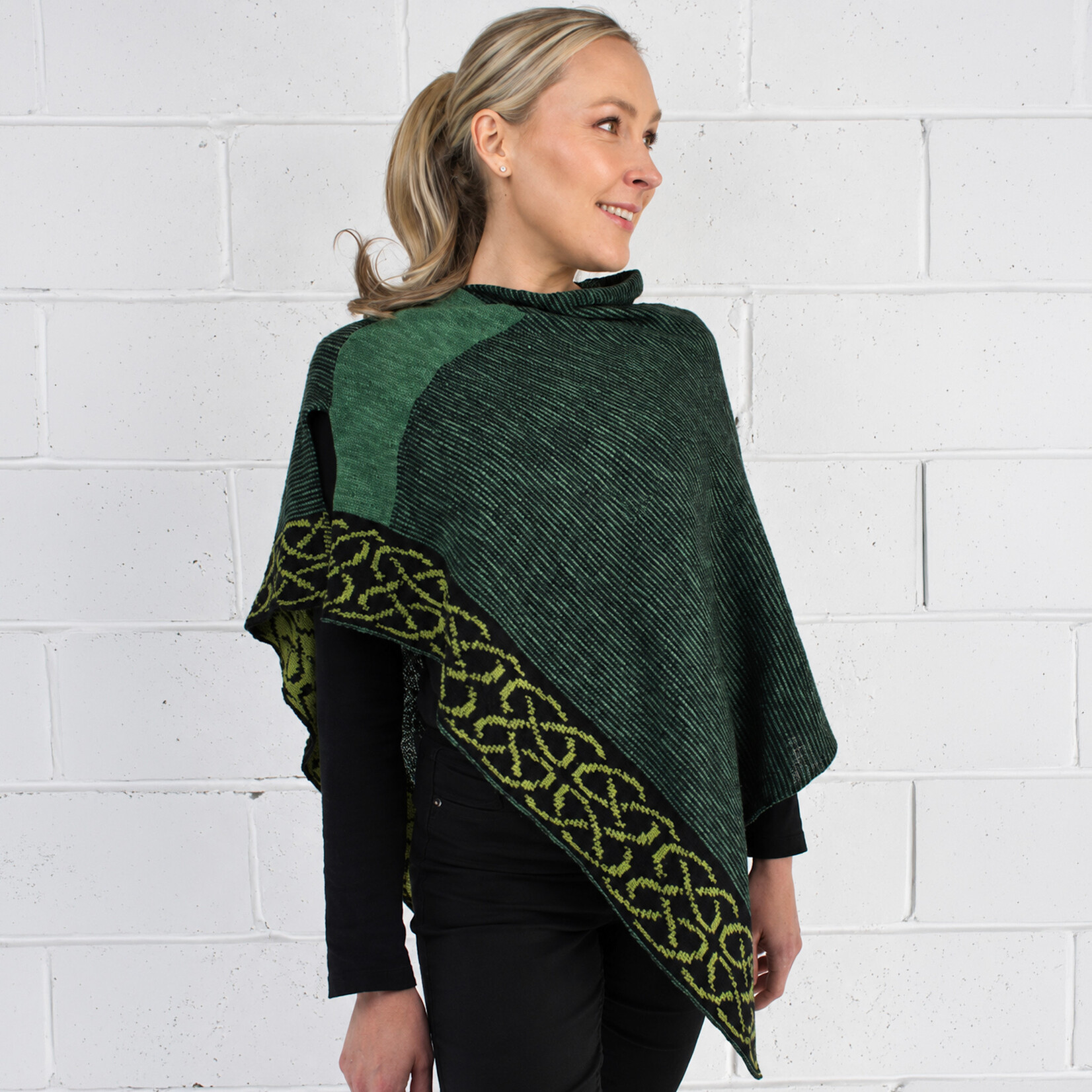 CAPES & RUANAS BILL BABER WALLACE SHAWL - Pine