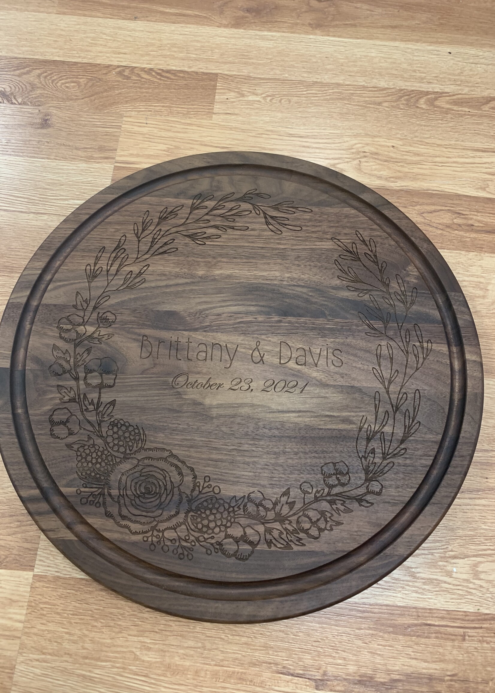 bigwood boards Wedding Wreath Cutting Board