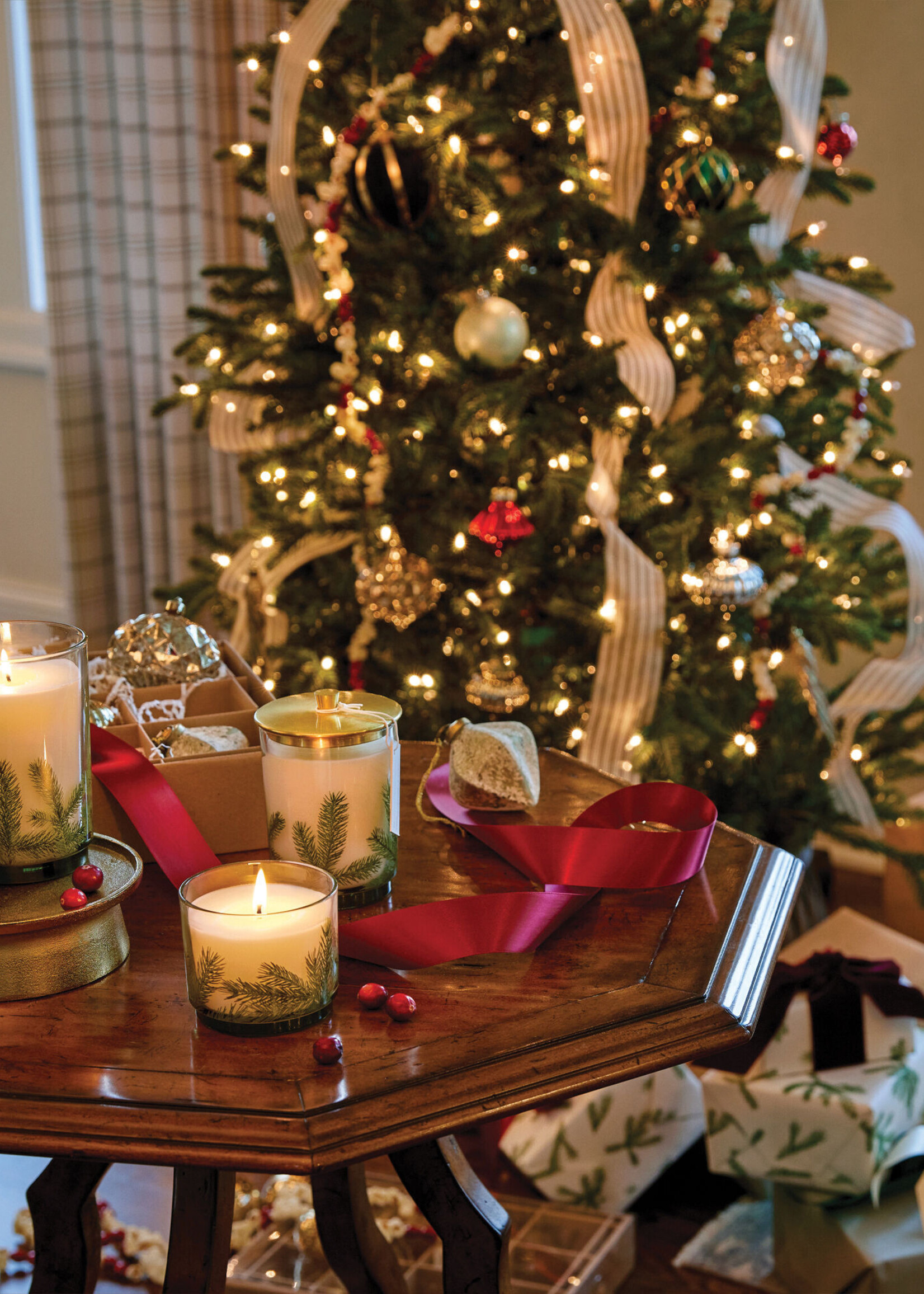 Thymes Frasier Fir Heritage Medium Pine Needle Luminary