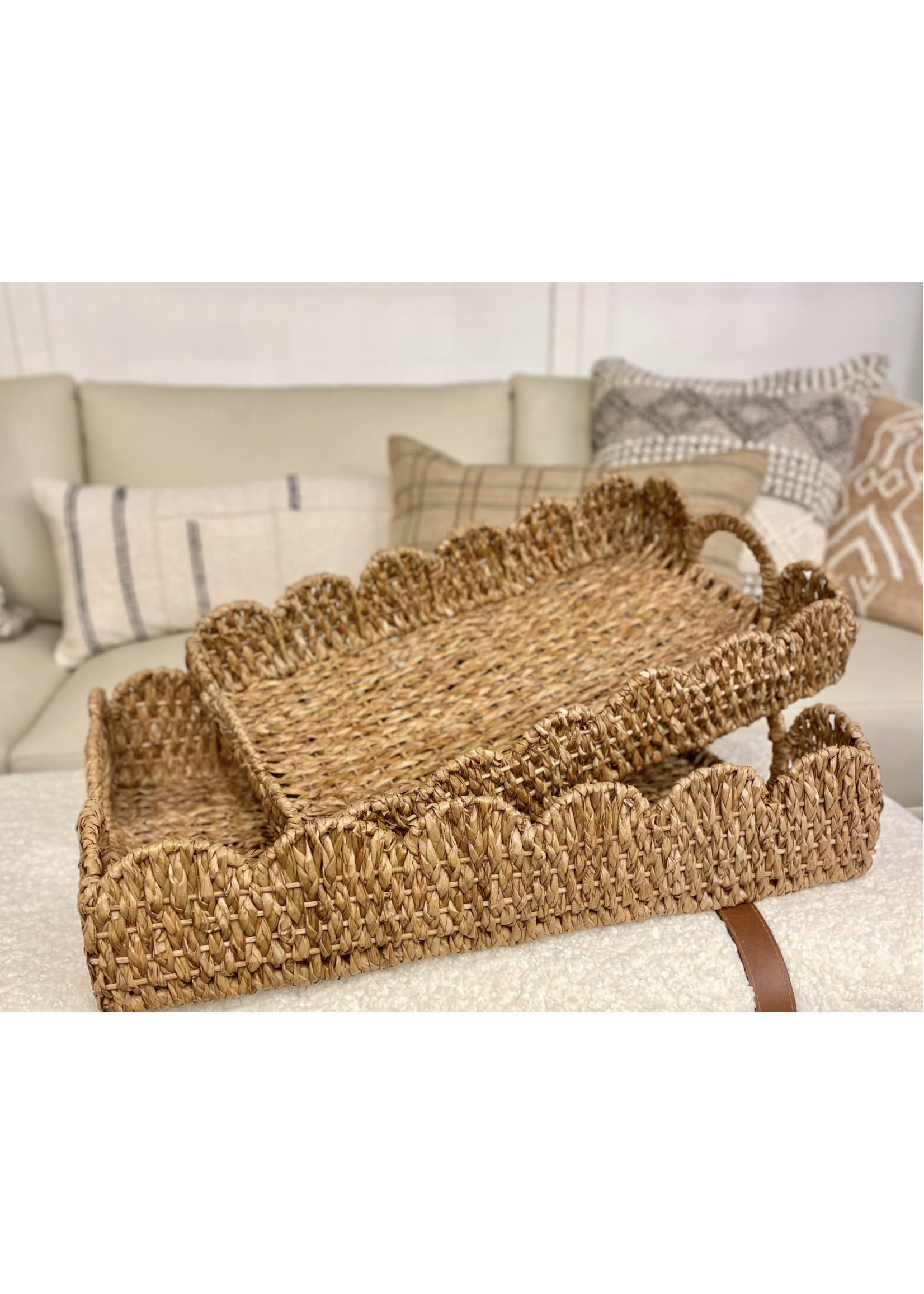 Creative Co-op Medium Decorative Braided Bankuan Trays w/ Handles & Scalloped Edge