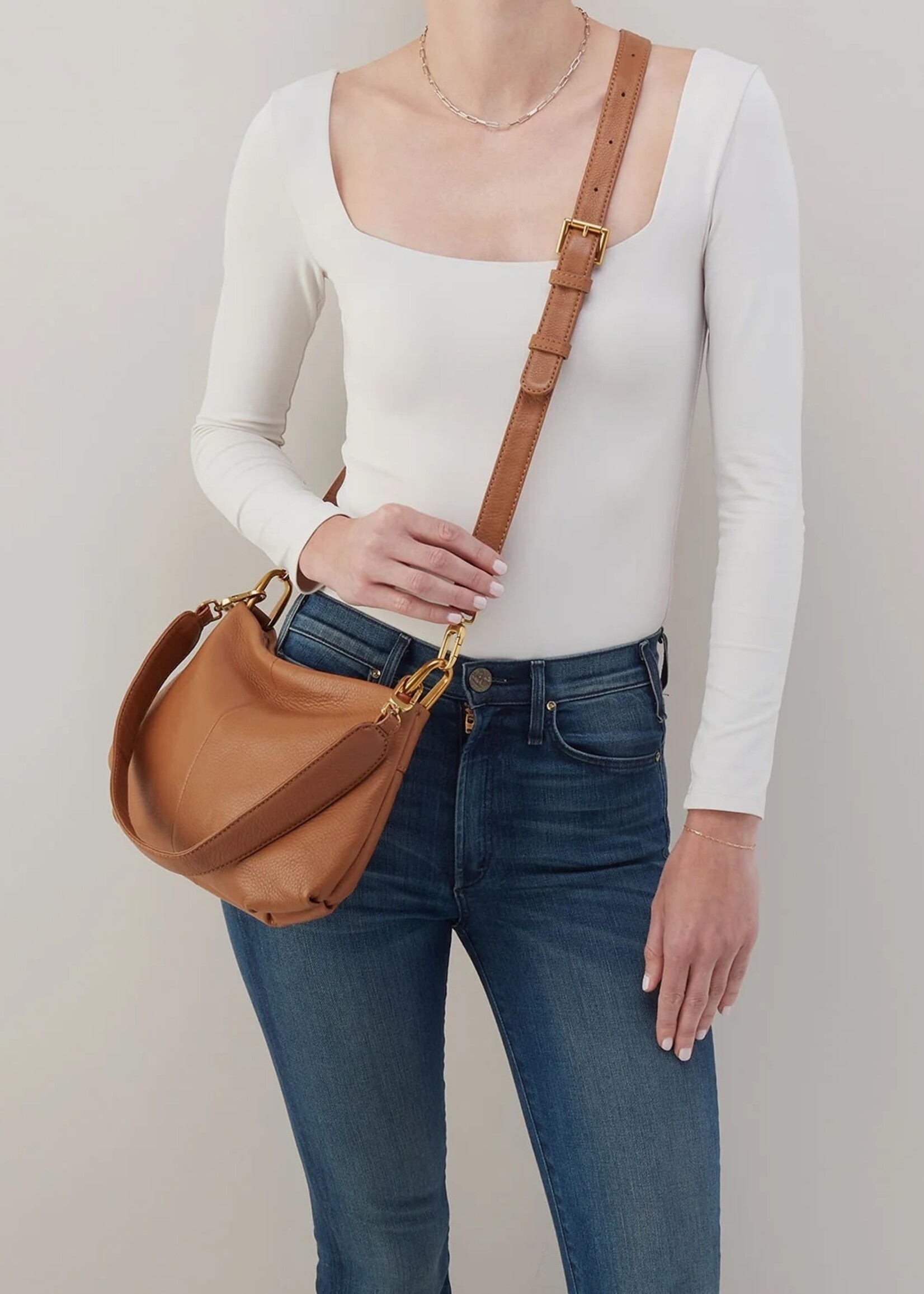 hobo Advance Shoulder Crossbody - Warm Honey