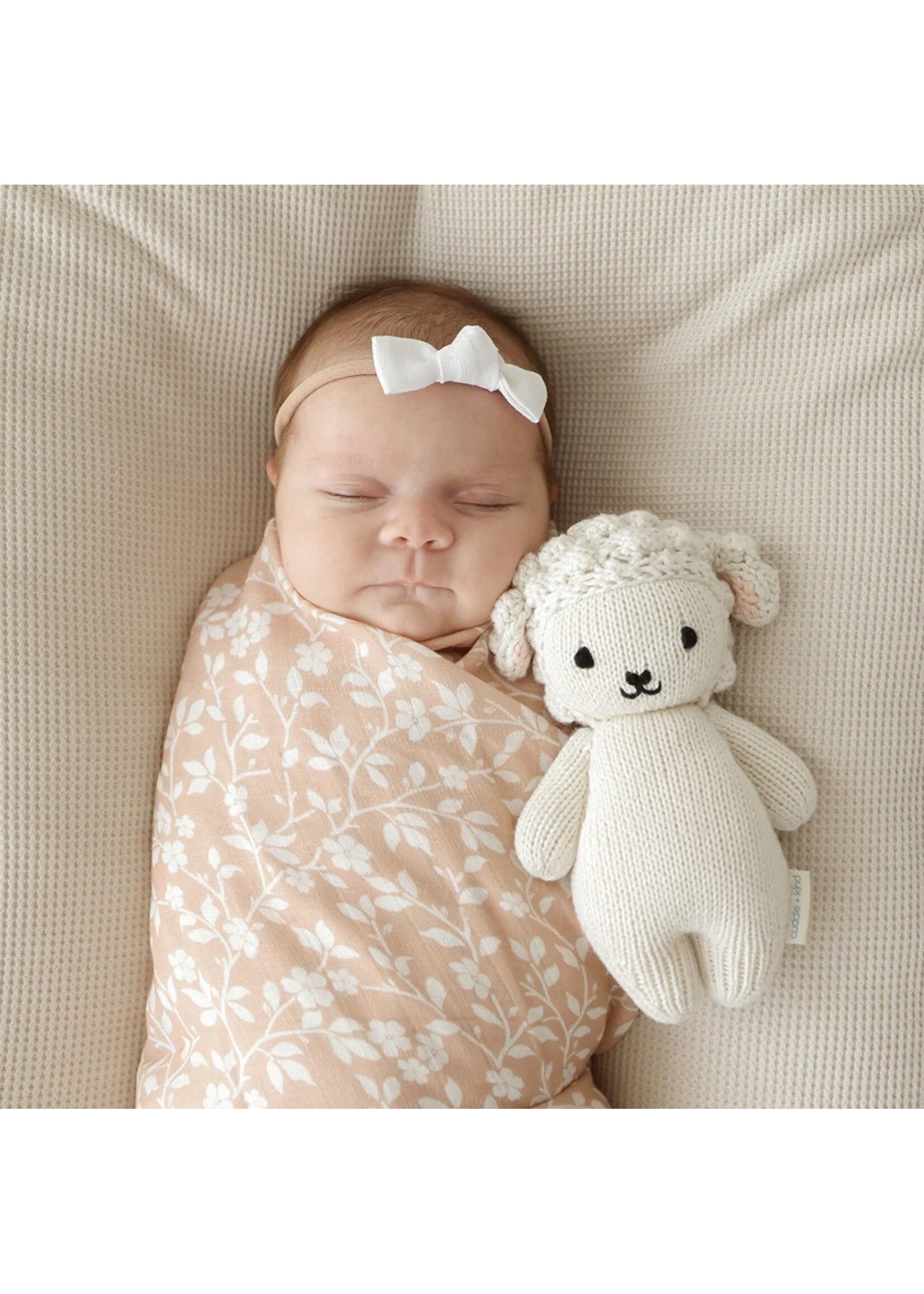 cuddle + kind Baby Lamb
