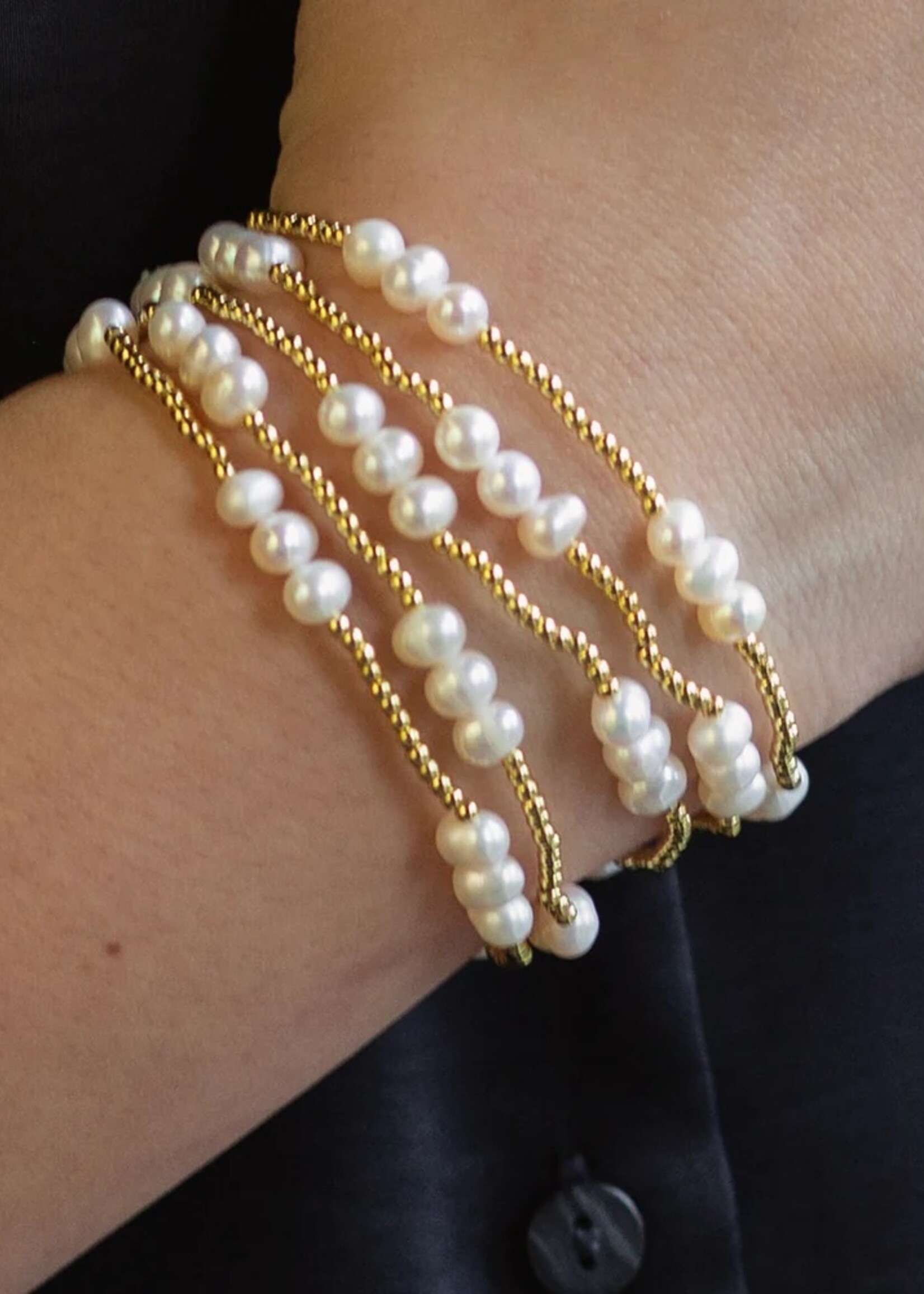Lenny & Eva Gilded Gold Beaded Stretch Bracelet - Trio Pearl